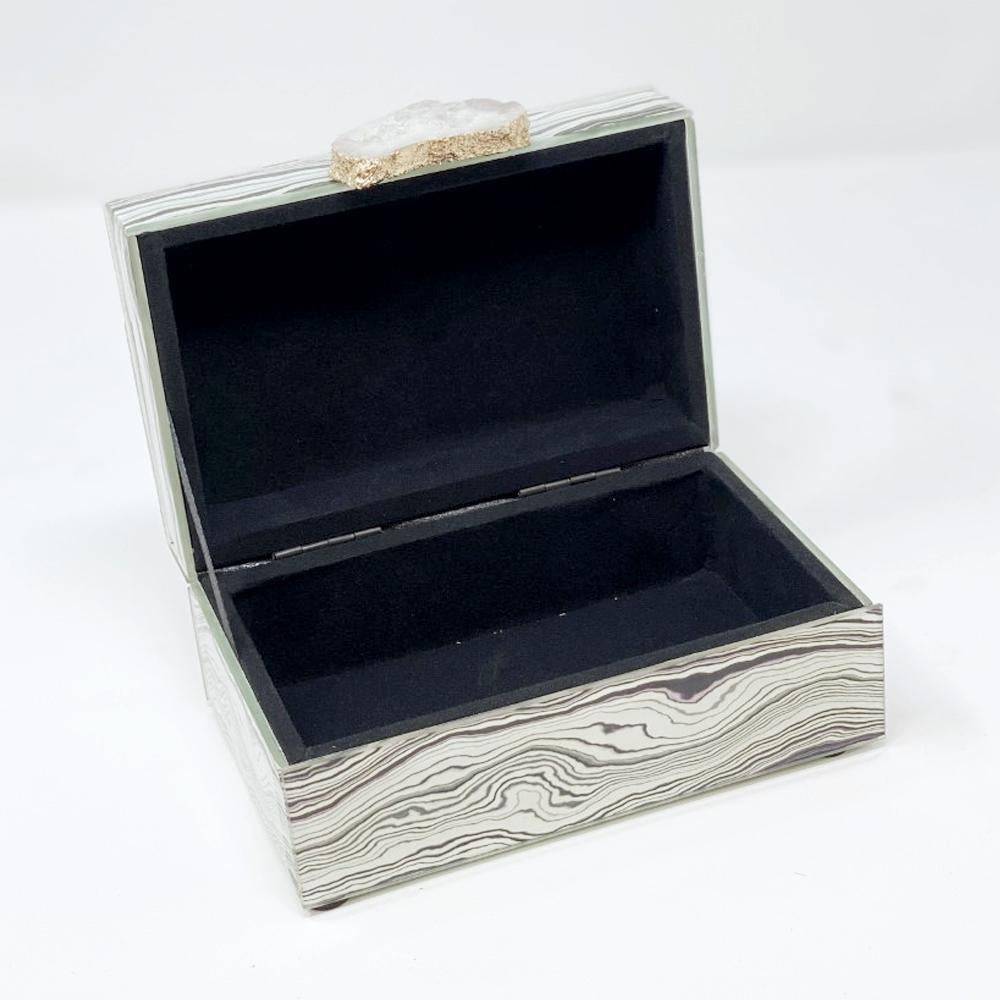 Black And White Glass Box With Natural Agate Detail -A Fl-Tz1027A -  Decorative Boxes - ebarza Furniture UAE | Shop Modern Furniture in Abu Dhabi & Dubai - مفروشات ايبازرا في الامارات | تسوق اثاث عصري وديكورات مميزة في دبي وابوظبي