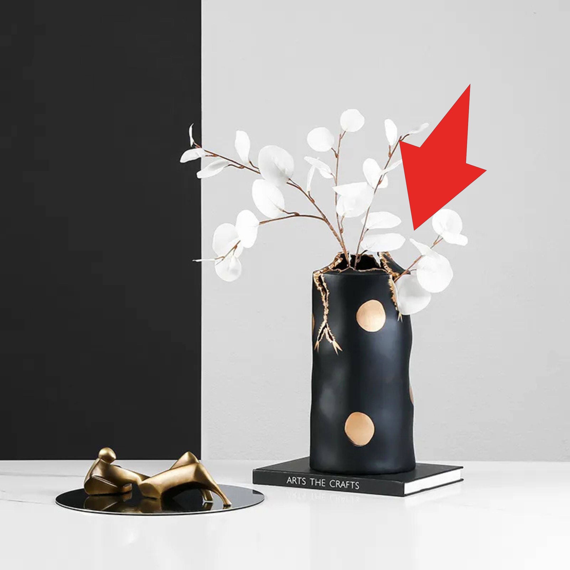 Black & Gold Ceramic Vase With Crack Detail Fa-D22062 -  Vases - ebarza Furniture UAE | Shop Modern Furniture in Abu Dhabi & Dubai - مفروشات ايبازرا في الامارات | تسوق اثاث عصري وديكورات مميزة في دبي وابوظبي