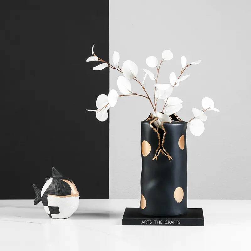 Black & Gold Ceramic Vase With Crack Detail Fa-D22062 -  Vases - ebarza Furniture UAE | Shop Modern Furniture in Abu Dhabi & Dubai - مفروشات ايبازرا في الامارات | تسوق اثاث عصري وديكورات مميزة في دبي وابوظبي