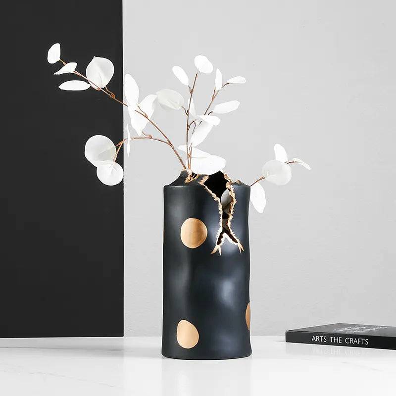 Black & Gold Ceramic Vase With Crack Detail Fa-D22062 -  Vases - ebarza Furniture UAE | Shop Modern Furniture in Abu Dhabi & Dubai - مفروشات ايبازرا في الامارات | تسوق اثاث عصري وديكورات مميزة في دبي وابوظبي
