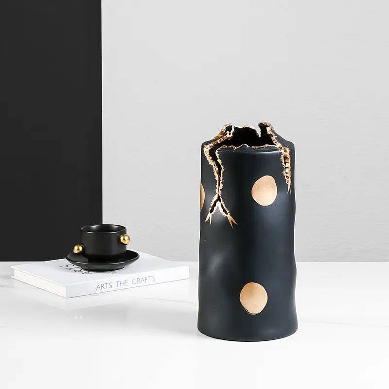Black & Gold Ceramic Vase With Crack Detail Fa-D22062 -  Vases - ebarza Furniture UAE | Shop Modern Furniture in Abu Dhabi & Dubai - مفروشات ايبازرا في الامارات | تسوق اثاث عصري وديكورات مميزة في دبي وابوظبي