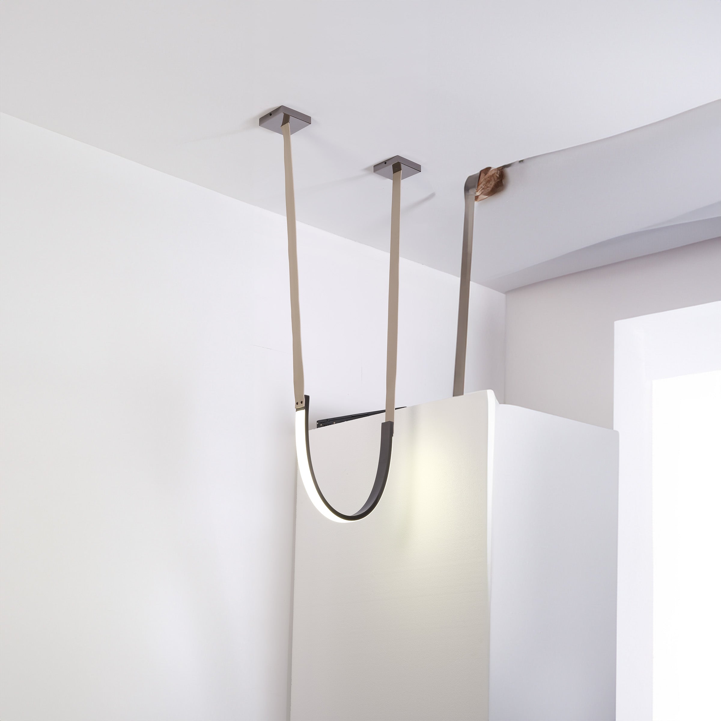 Pre-order 35 Days Delivery Set of 3x Catenary Leather Curve Pendant Lamp CY-DD-1054 -  Pendant Lamps - ebarza Furniture UAE | Shop Modern Furniture in Abu Dhabi & Dubai - مفروشات ايبازرا في الامارات | تسوق اثاث عصري وديكورات مميزة في دبي وابوظبي