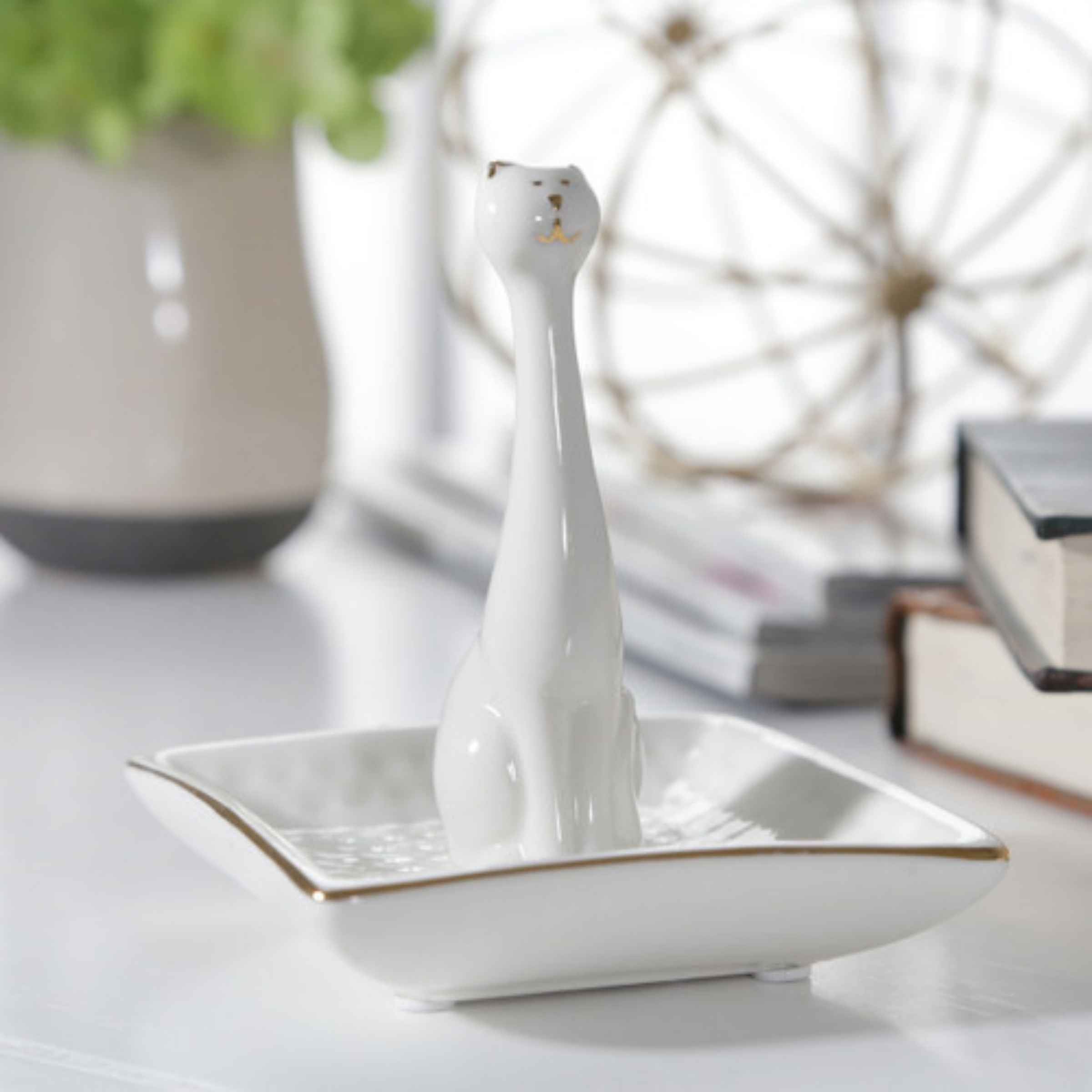 Cat Square Ring Holder - Porcelain 12391-07 -  Home Decor Figurines - ebarza Furniture UAE | Shop Modern Furniture in Abu Dhabi & Dubai - مفروشات ايبازرا في الامارات | تسوق اثاث عصري وديكورات مميزة في دبي وابوظبي