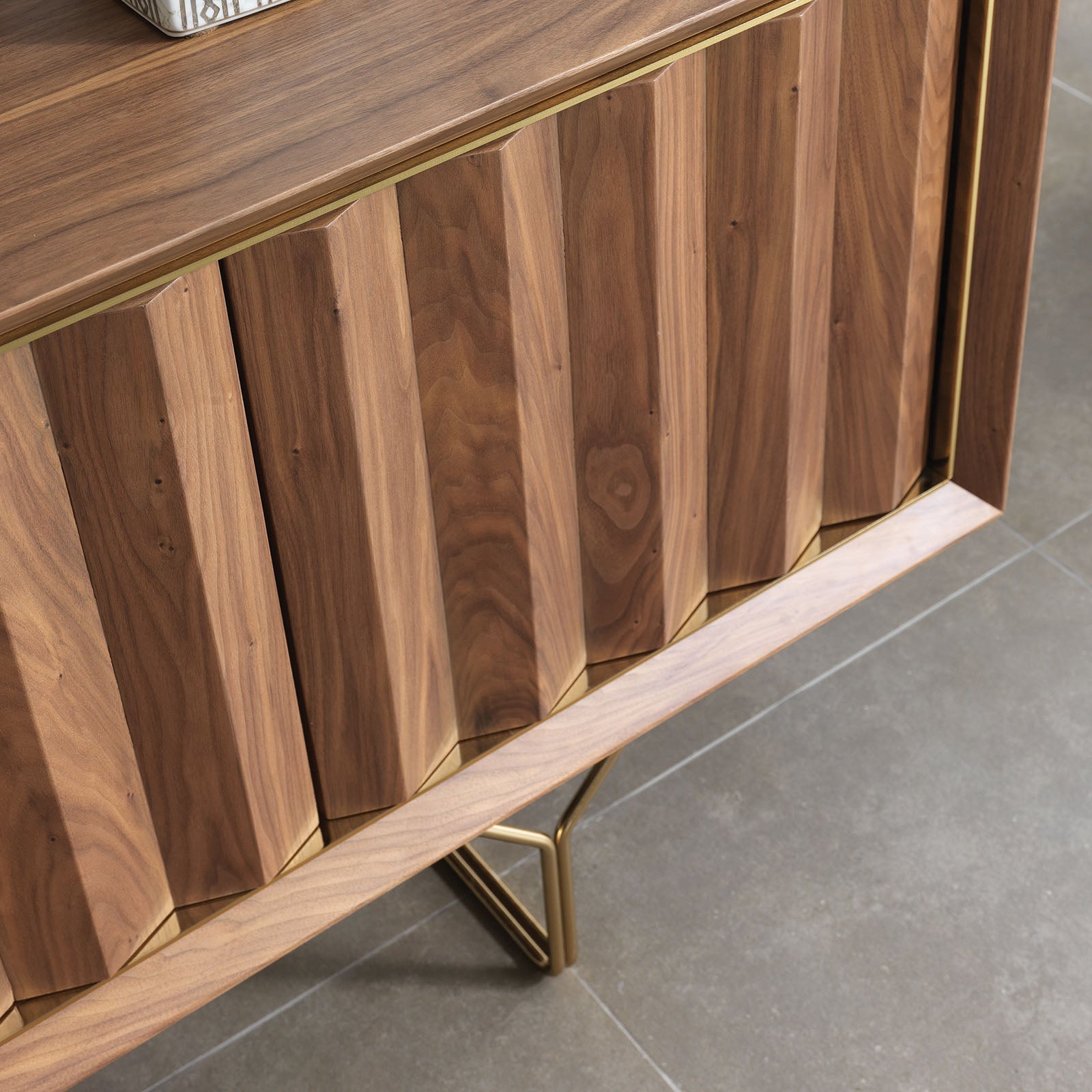 Display Item Ginda Side-board And Mirror Ginda009-Nakheel -  DISPLAY ITEM - ebarza Furniture UAE | Shop Modern Furniture in Abu Dhabi & Dubai - مفروشات ايبازرا في الامارات | تسوق اثاث عصري وديكورات مميزة في دبي وابوظبي