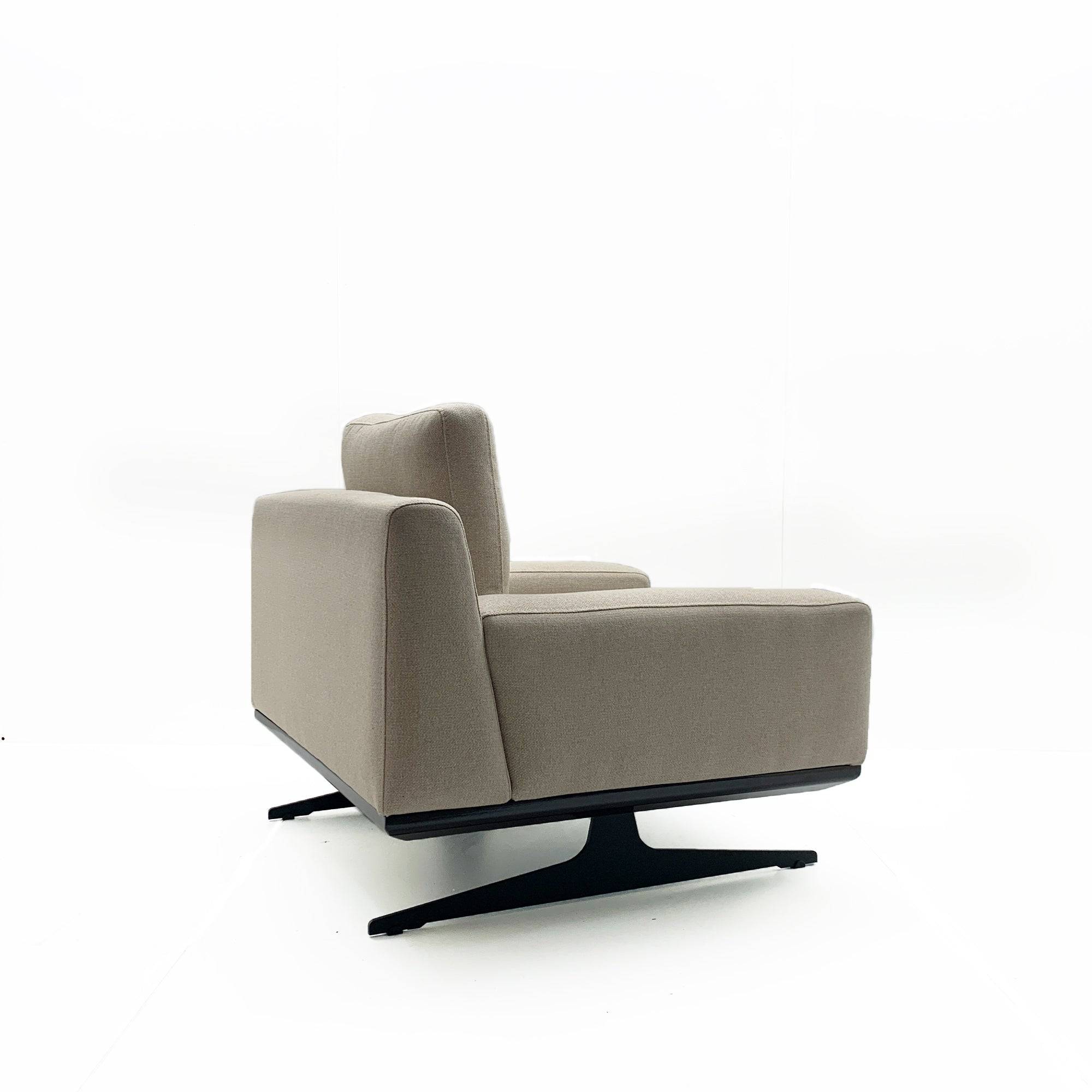 Elegant Armchair Elegant001-Beige -  Armchairs - ebarza Furniture UAE | Shop Modern Furniture in Abu Dhabi & Dubai - مفروشات ايبازرا في الامارات | تسوق اثاث عصري وديكورات مميزة في دبي وابوظبي