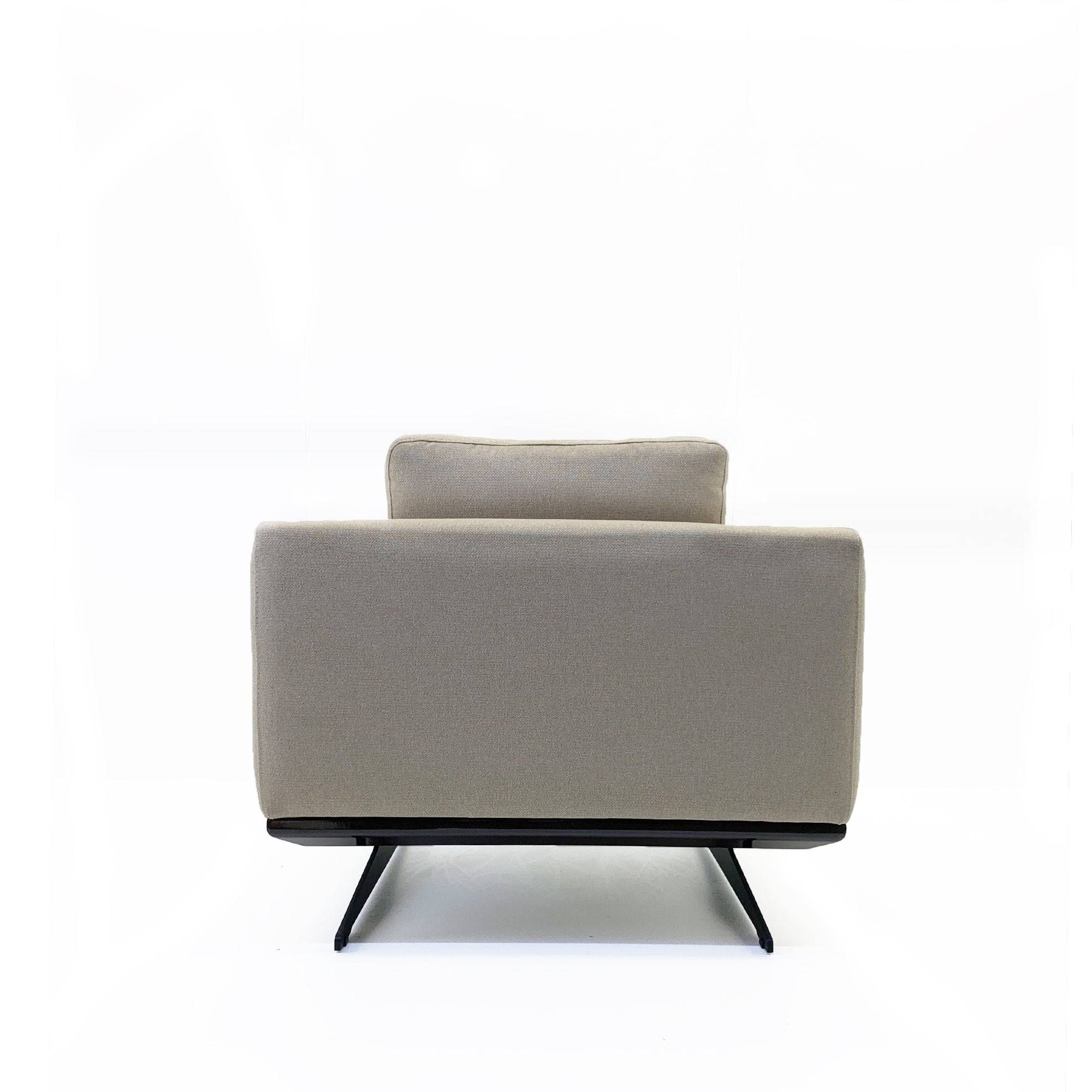 Elegant Armchair Elegant001-Beige -  Armchairs - ebarza Furniture UAE | Shop Modern Furniture in Abu Dhabi & Dubai - مفروشات ايبازرا في الامارات | تسوق اثاث عصري وديكورات مميزة في دبي وابوظبي
