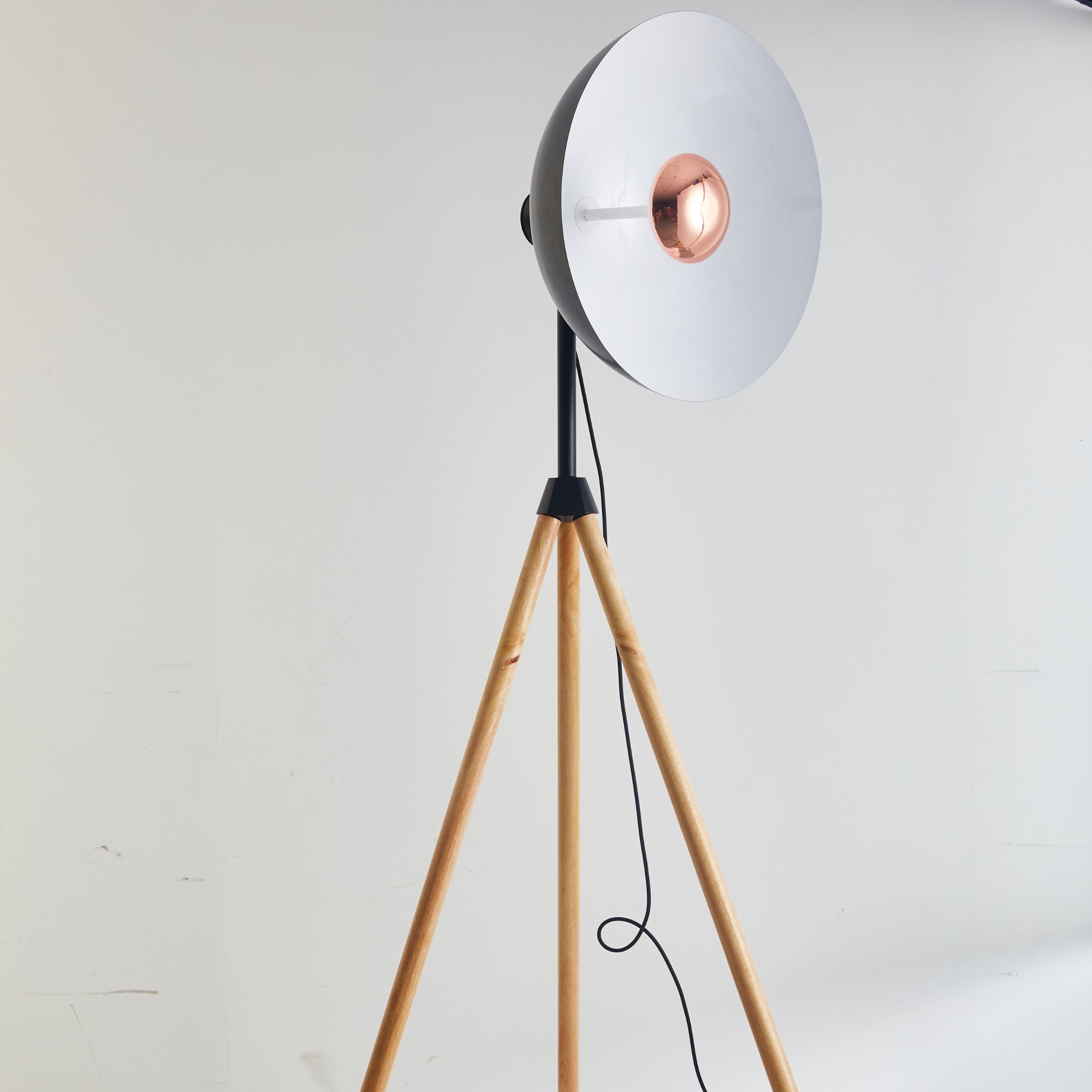 Fame Wooden Floor Lamp CY-LTD-1007 -  Floor Lamps - ebarza Furniture UAE | Shop Modern Furniture in Abu Dhabi & Dubai - مفروشات ايبازرا في الامارات | تسوق اثاث عصري وديكورات مميزة في دبي وابوظبي