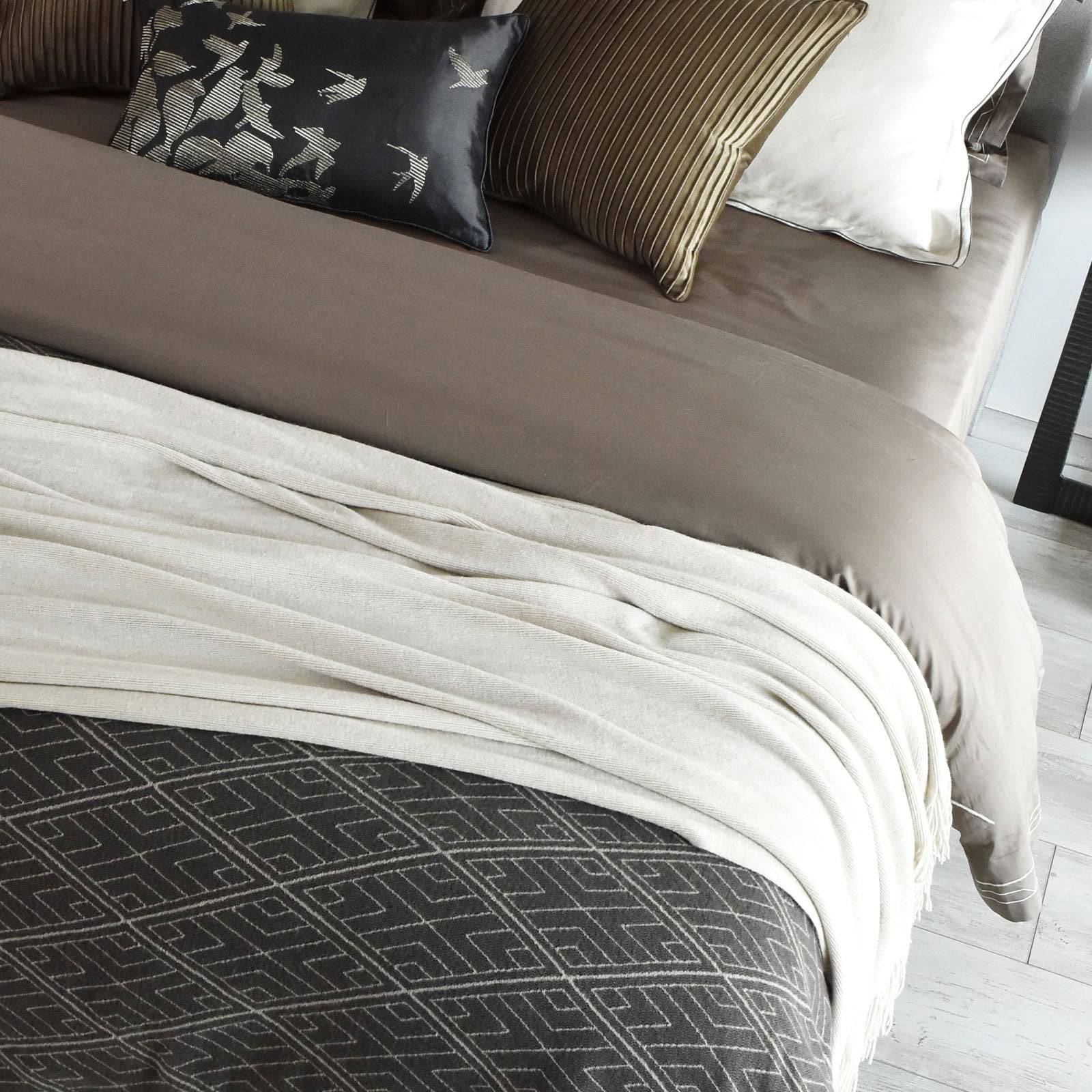 Gironde Full Bedding Set Ebb-013 -  Bedding - ebarza Furniture UAE | Shop Modern Furniture in Abu Dhabi & Dubai - مفروشات ايبازرا في الامارات | تسوق اثاث عصري وديكورات مميزة في دبي وابوظبي