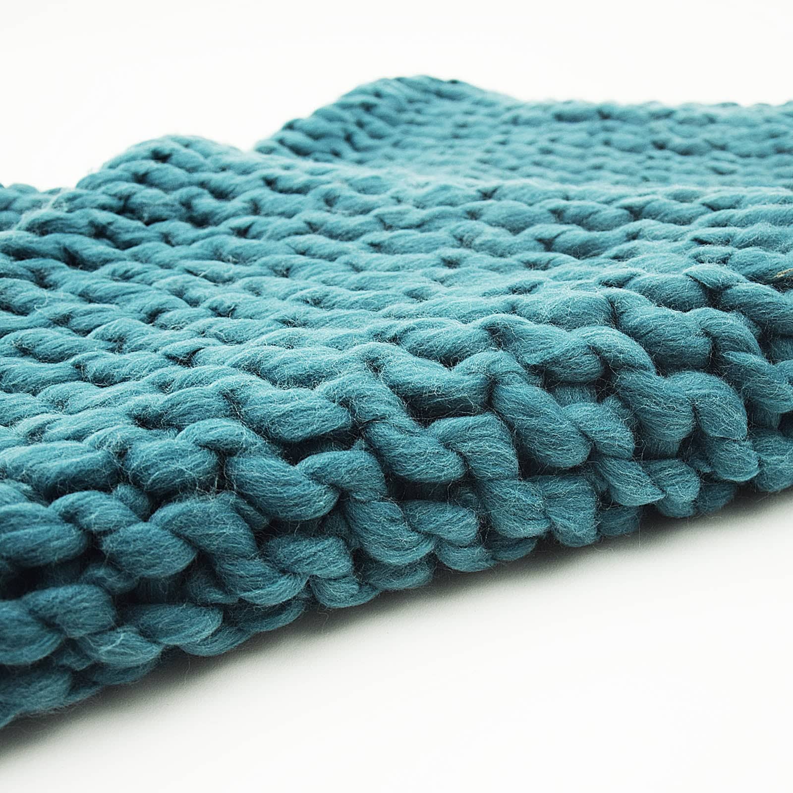 Handmade Chunky Throw Blanket  093A-004-Green -  Blankets - ebarza Furniture UAE | Shop Modern Furniture in Abu Dhabi & Dubai - مفروشات ايبازرا في الامارات | تسوق اثاث عصري وديكورات مميزة في دبي وابوظبي