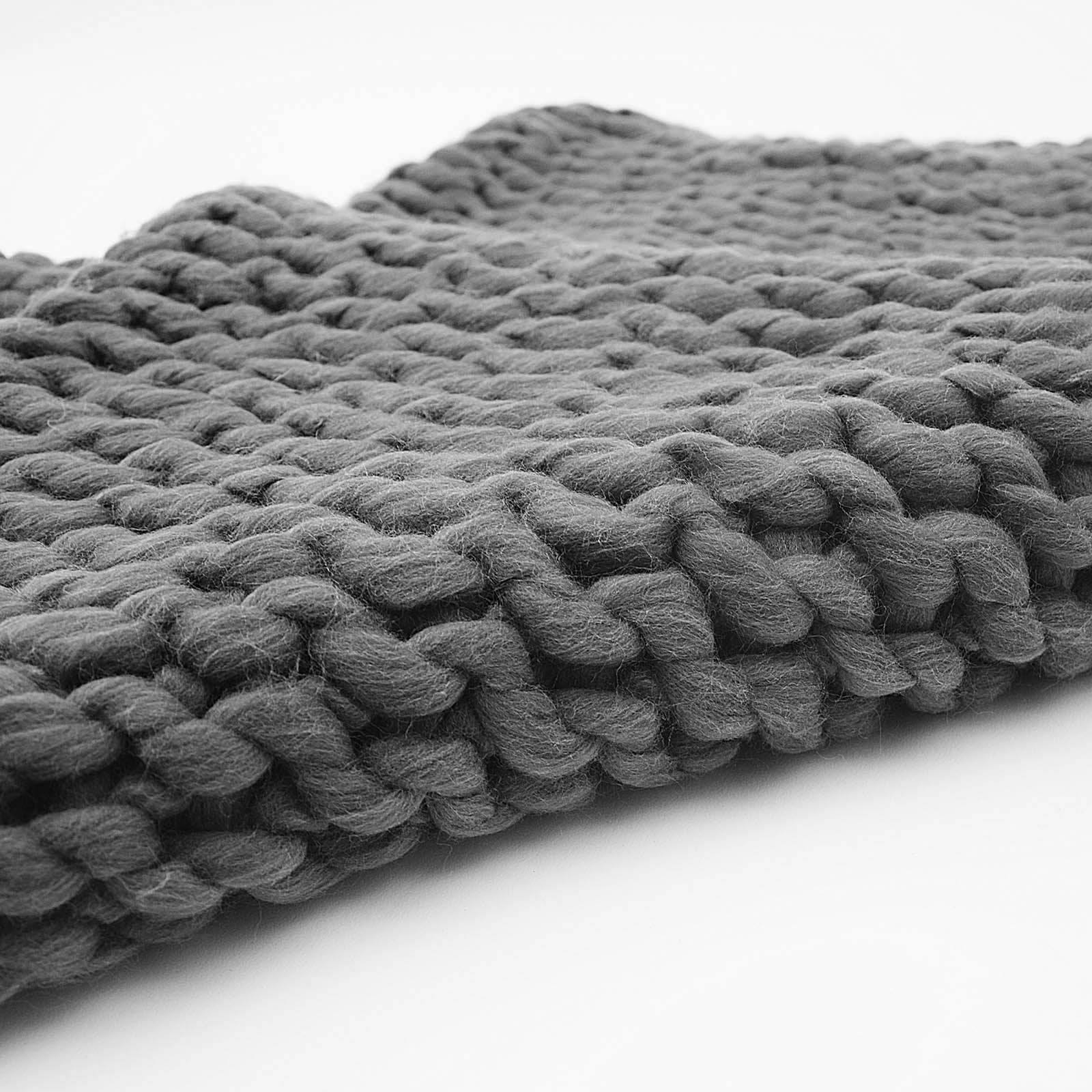 Handmade Chunky Throw Blanket  093A-004-Grey -  Blankets - ebarza Furniture UAE | Shop Modern Furniture in Abu Dhabi & Dubai - مفروشات ايبازرا في الامارات | تسوق اثاث عصري وديكورات مميزة في دبي وابوظبي