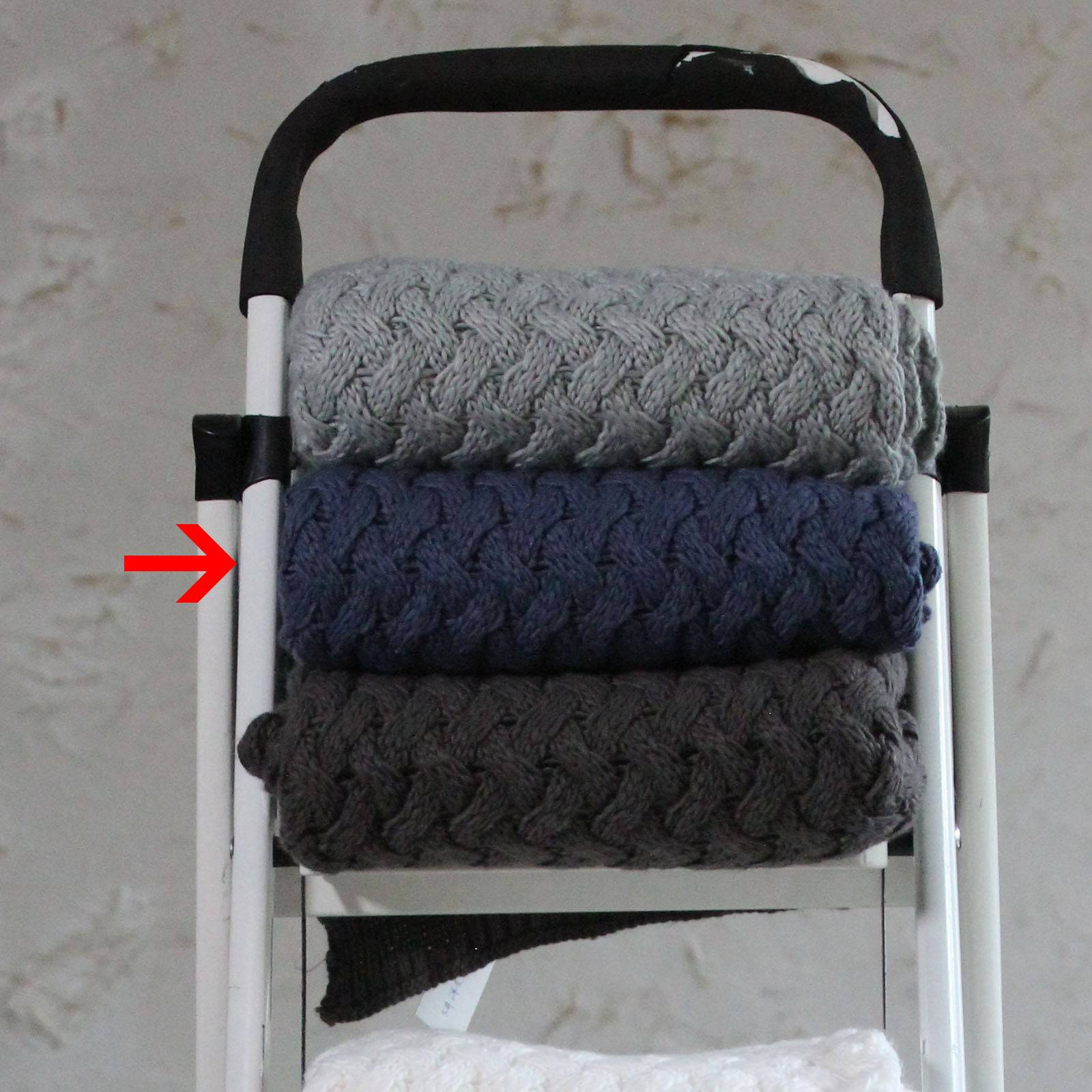 Handmade Chunky Throw Blanket  180401-002-Darkblue -  Blankets - ebarza Furniture UAE | Shop Modern Furniture in Abu Dhabi & Dubai - مفروشات ايبازرا في الامارات | تسوق اثاث عصري وديكورات مميزة في دبي وابوظبي