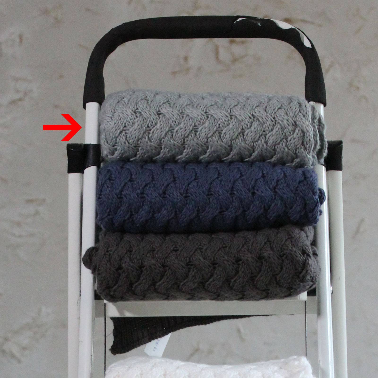 Handmade Chunky Throw Blanket  180401-002-Lightgrey -  Blankets - ebarza Furniture UAE | Shop Modern Furniture in Abu Dhabi & Dubai - مفروشات ايبازرا في الامارات | تسوق اثاث عصري وديكورات مميزة في دبي وابوظبي