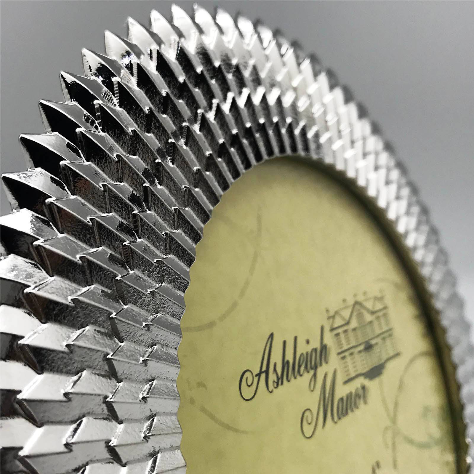 Handmade Zinc Desk Clock Chrome 48309A000 -  Clocks - ebarza Furniture UAE | Shop Modern Furniture in Abu Dhabi & Dubai - مفروشات ايبازرا في الامارات | تسوق اثاث عصري وديكورات مميزة في دبي وابوظبي