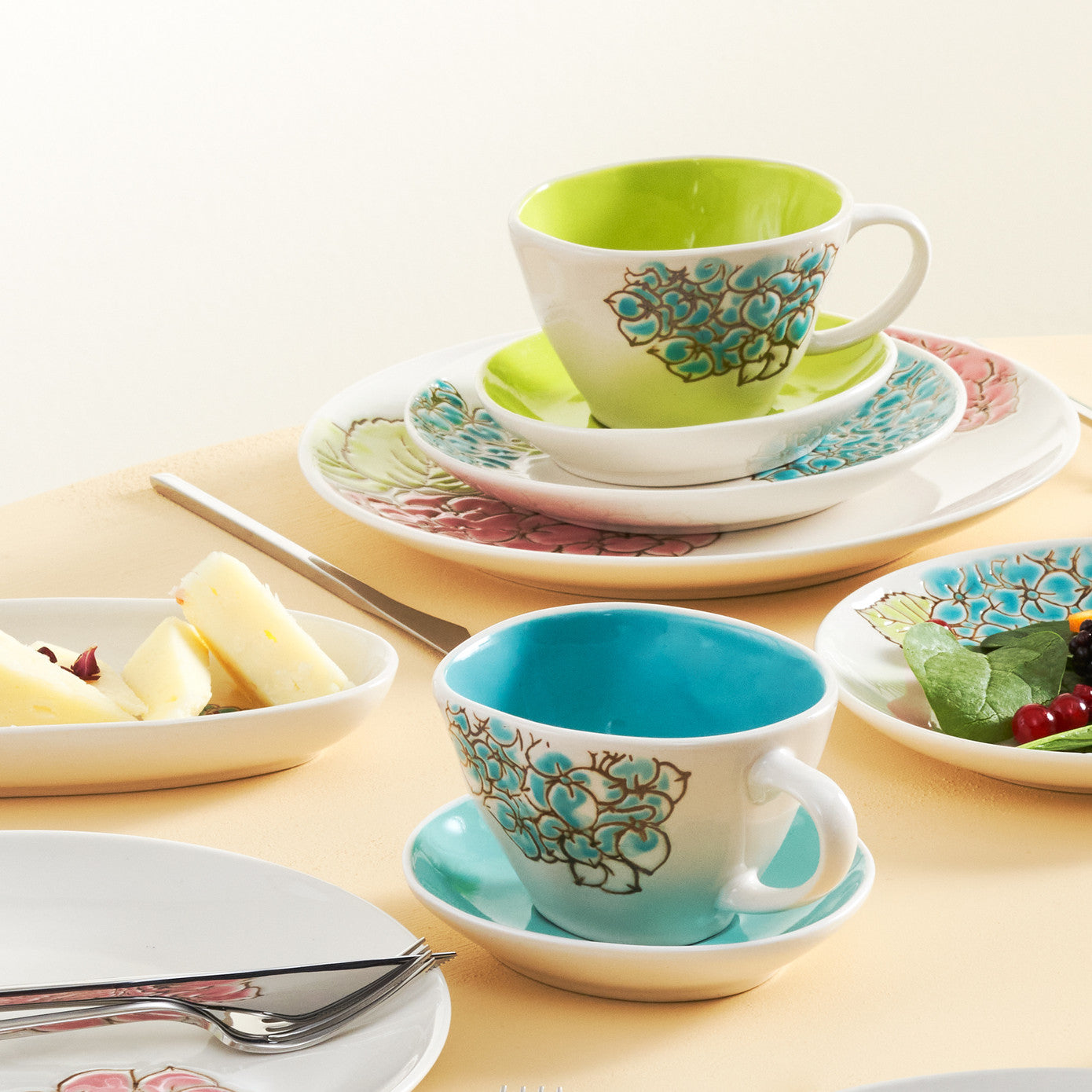 Karaca Giselle New Bone 26 Piece Breakfast/Serving Set for 6 People 153.03.08.4911 -  Dinnerware Sets - ebarza Furniture UAE | Shop Modern Furniture in Abu Dhabi & Dubai - مفروشات ايبازرا في الامارات | تسوق اثاث عصري وديكورات مميزة في دبي وابوظبي