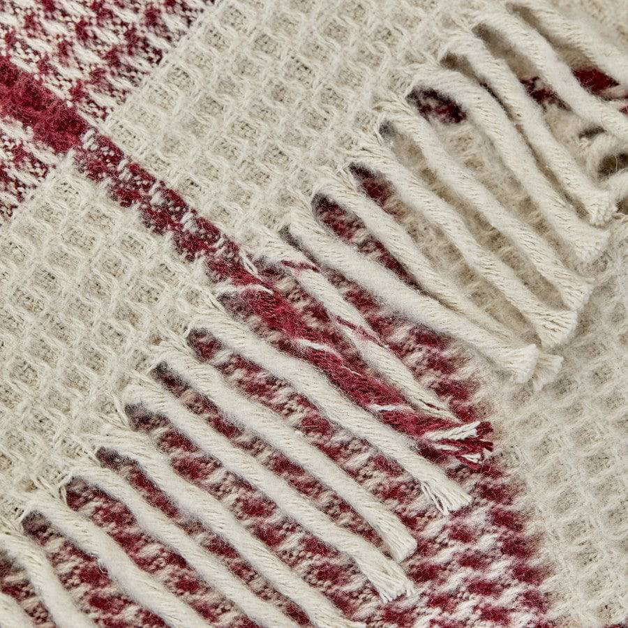 Karaca Home Carmen Claret Red Waffle Cotton Throw Tv Blanket 200.18.01.0501 -  Blankets - ebarza Furniture UAE | Shop Modern Furniture in Abu Dhabi & Dubai - مفروشات ايبازرا في الامارات | تسوق اثاث عصري وديكورات مميزة في دبي وابوظبي
