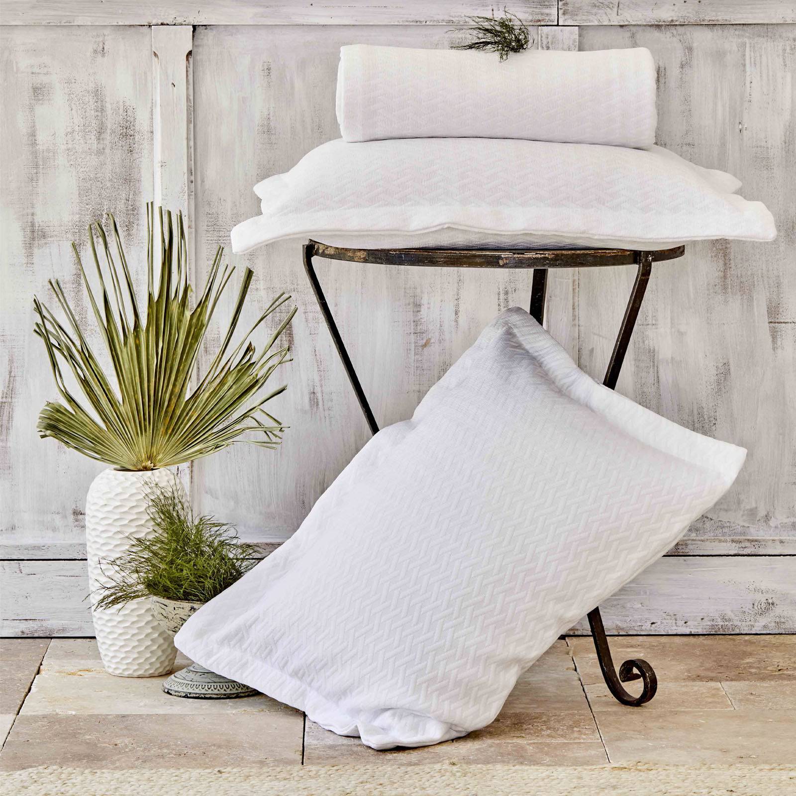 Karaca Home Charm Bold White Double Bed Cover Set 200.16.01.0239 -  Bedding - ebarza Furniture UAE | Shop Modern Furniture in Abu Dhabi & Dubai - مفروشات ايبازرا في الامارات | تسوق اثاث عصري وديكورات مميزة في دبي وابوظبي