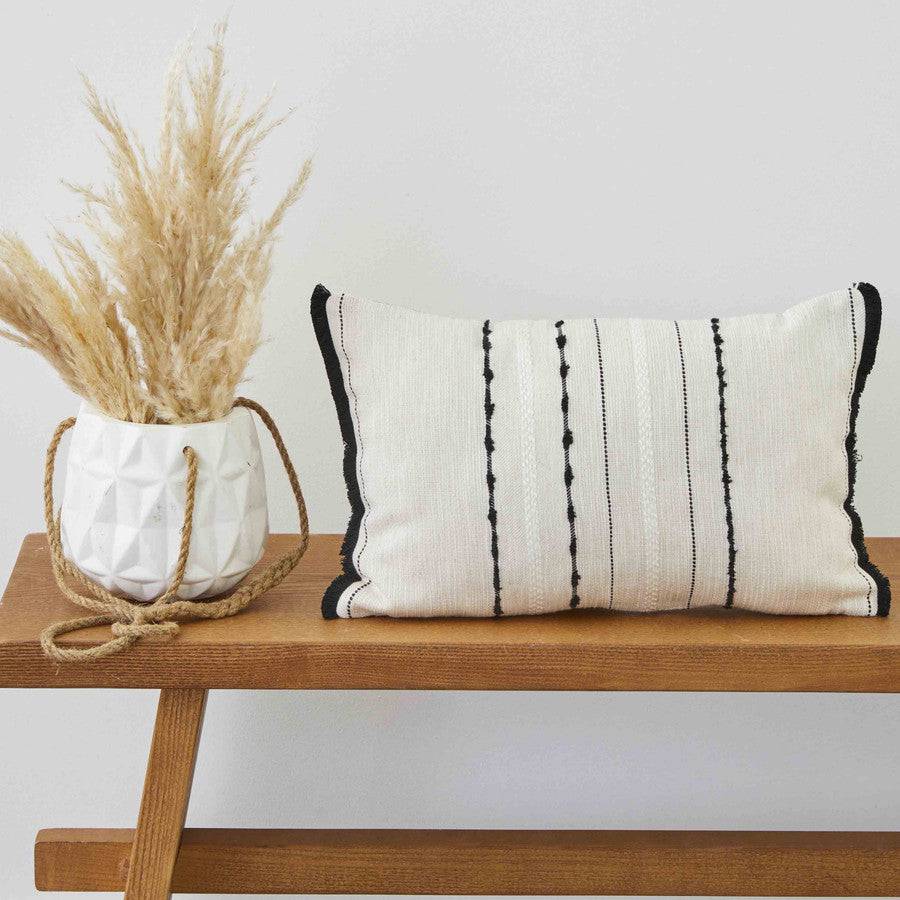 Karaca Home Pera Black Filled Pillow 30X50Cm 200.18.01.0669 -  Cushions - ebarza Furniture UAE | Shop Modern Furniture in Abu Dhabi & Dubai - مفروشات ايبازرا في الامارات | تسوق اثاث عصري وديكورات مميزة في دبي وابوظبي