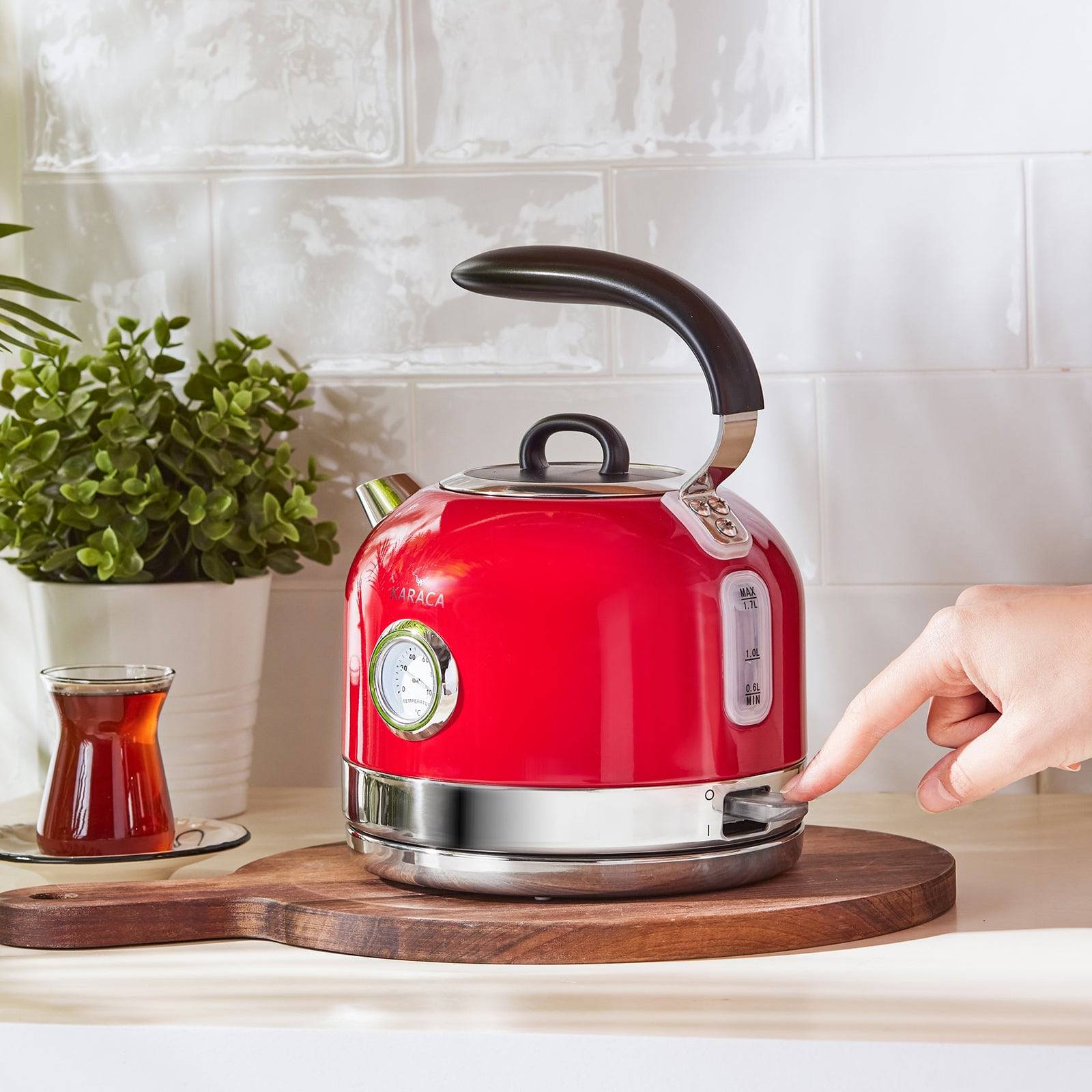 Karaca Retro 2152 Red Retro Kettle 153.03.06.2559 -  Kitchen Appliances - ebarza Furniture UAE | Shop Modern Furniture in Abu Dhabi & Dubai - مفروشات ايبازرا في الامارات | تسوق اثاث عصري وديكورات مميزة في دبي وابوظبي