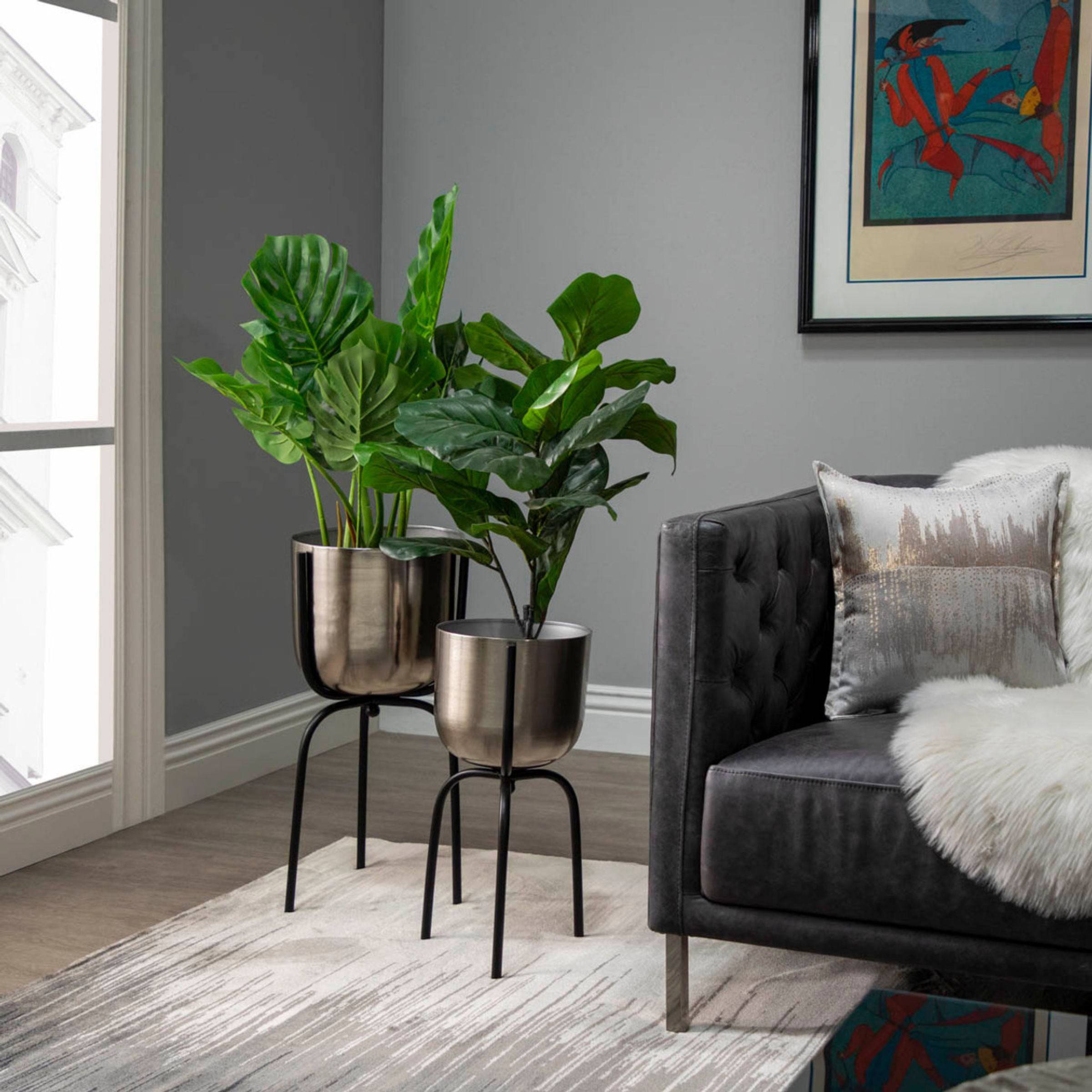 Metal Planter On Tripod 15159-02 -  Planter Boxes - ebarza Furniture UAE | Shop Modern Furniture in Abu Dhabi & Dubai - مفروشات ايبازرا في الامارات | تسوق اثاث عصري وديكورات مميزة في دبي وابوظبي