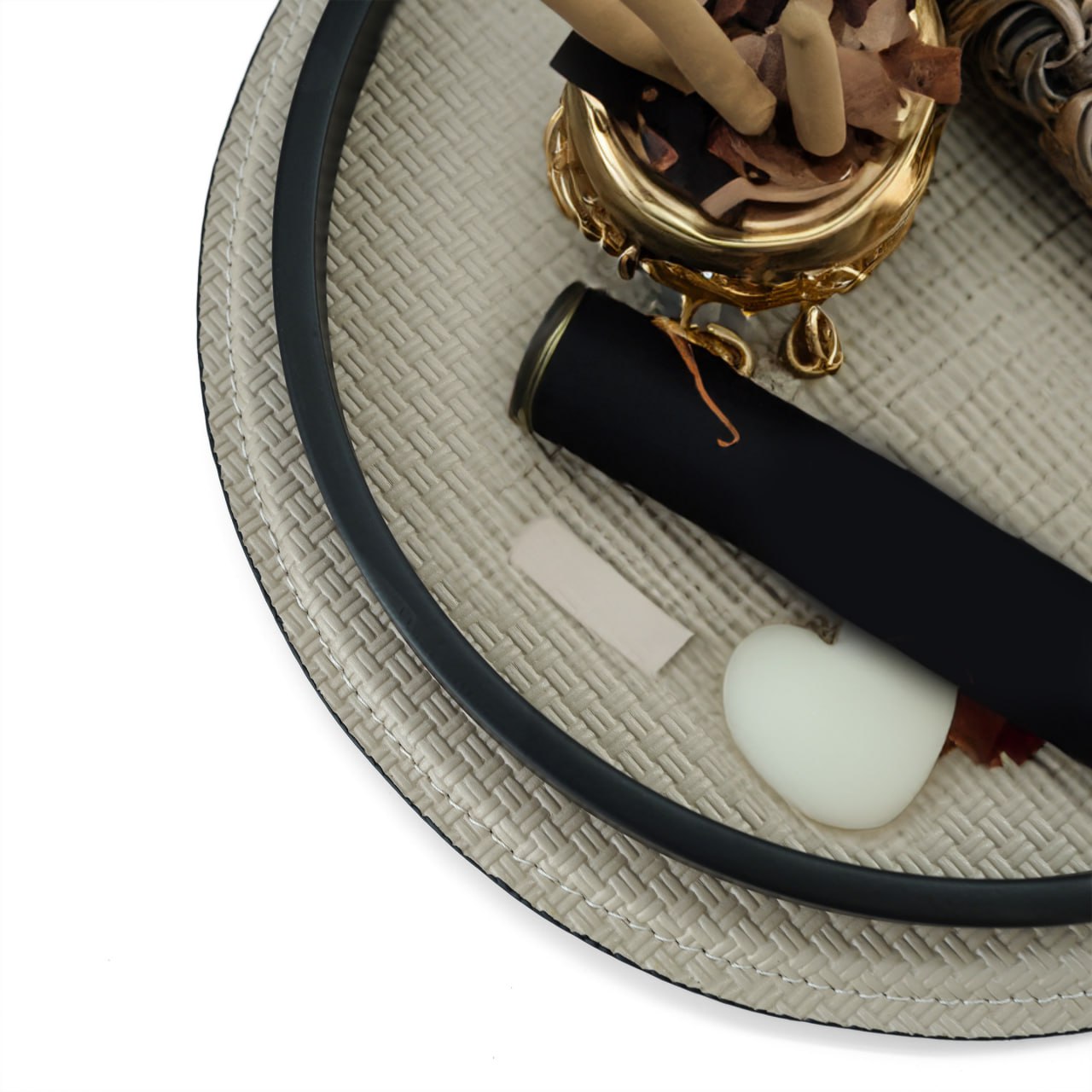 MILK WHITE ROUND TRAY DT200744AS -  Trays - ebarza Furniture UAE | Shop Modern Furniture in Abu Dhabi & Dubai - مفروشات ايبازرا في الامارات | تسوق اثاث عصري وديكورات مميزة في دبي وابوظبي
