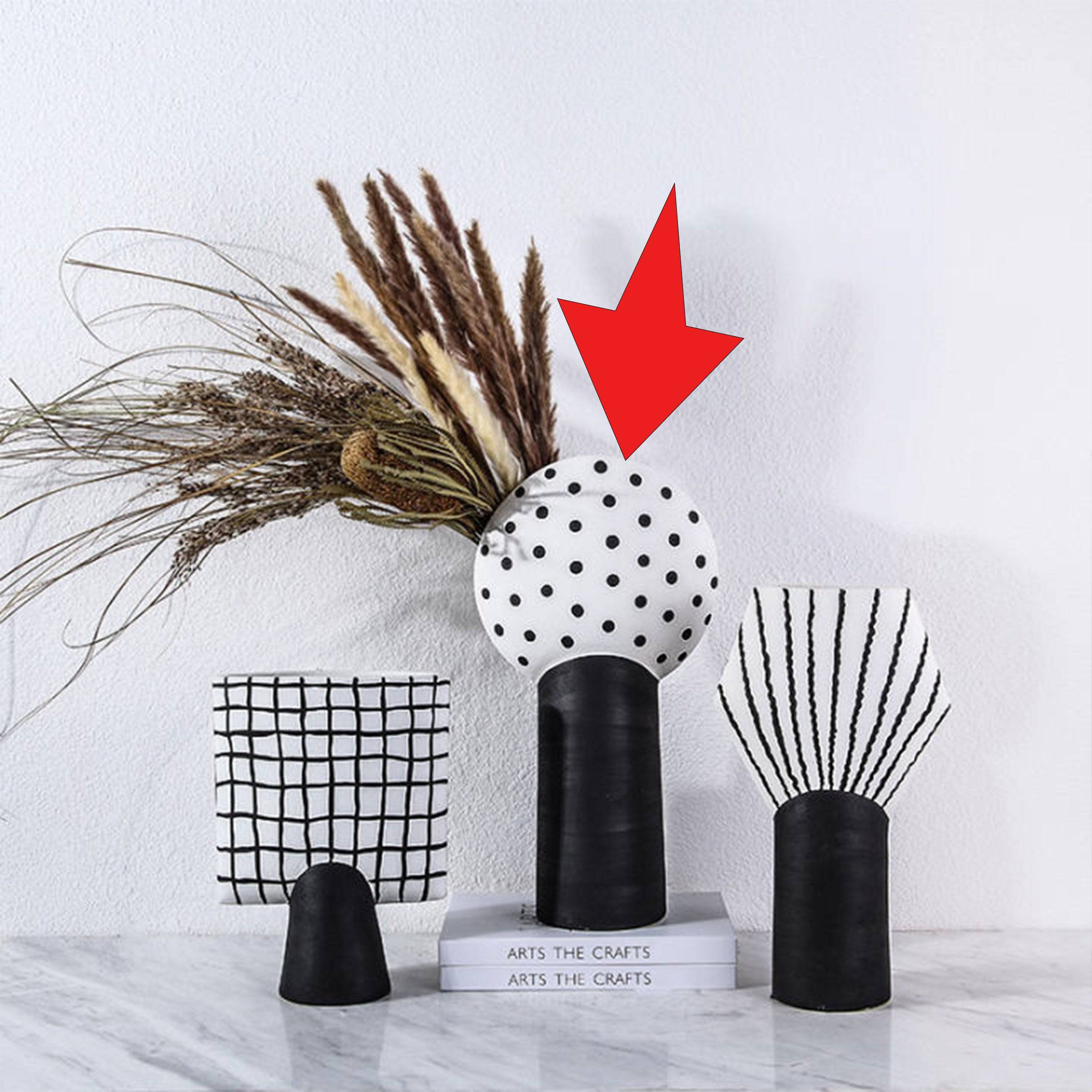 Pillar Vase -Black A Fa-D21023A -  Home Decor Figurines - ebarza Furniture UAE | Shop Modern Furniture in Abu Dhabi & Dubai - مفروشات ايبازرا في الامارات | تسوق اثاث عصري وديكورات مميزة في دبي وابوظبي
