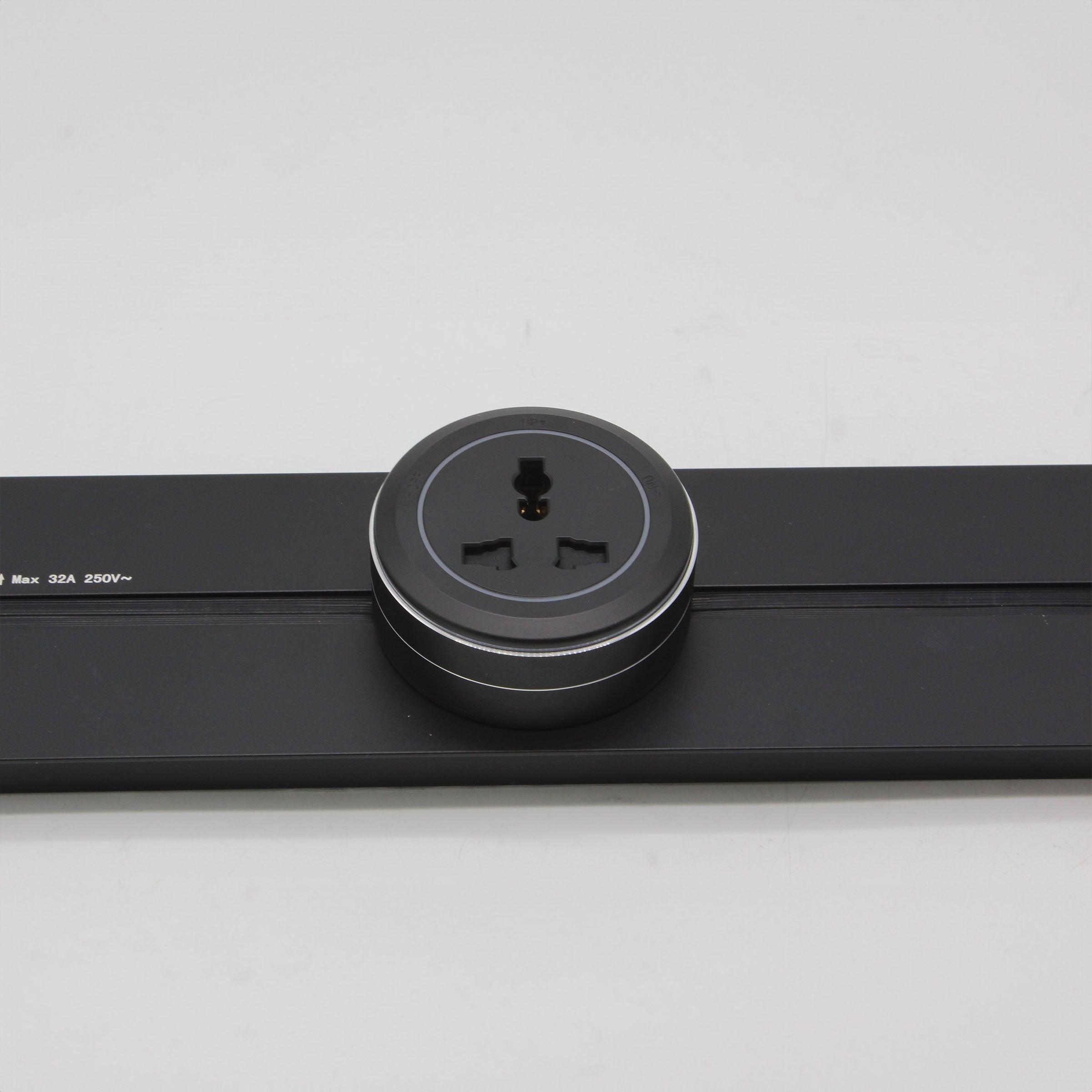 Power Track System 120X8 CM AH04-C -  Power Track System - ebarza Furniture UAE | Shop Modern Furniture in Abu Dhabi & Dubai - مفروشات ايبازرا في الامارات | تسوق اثاث عصري وديكورات مميزة في دبي وابوظبي