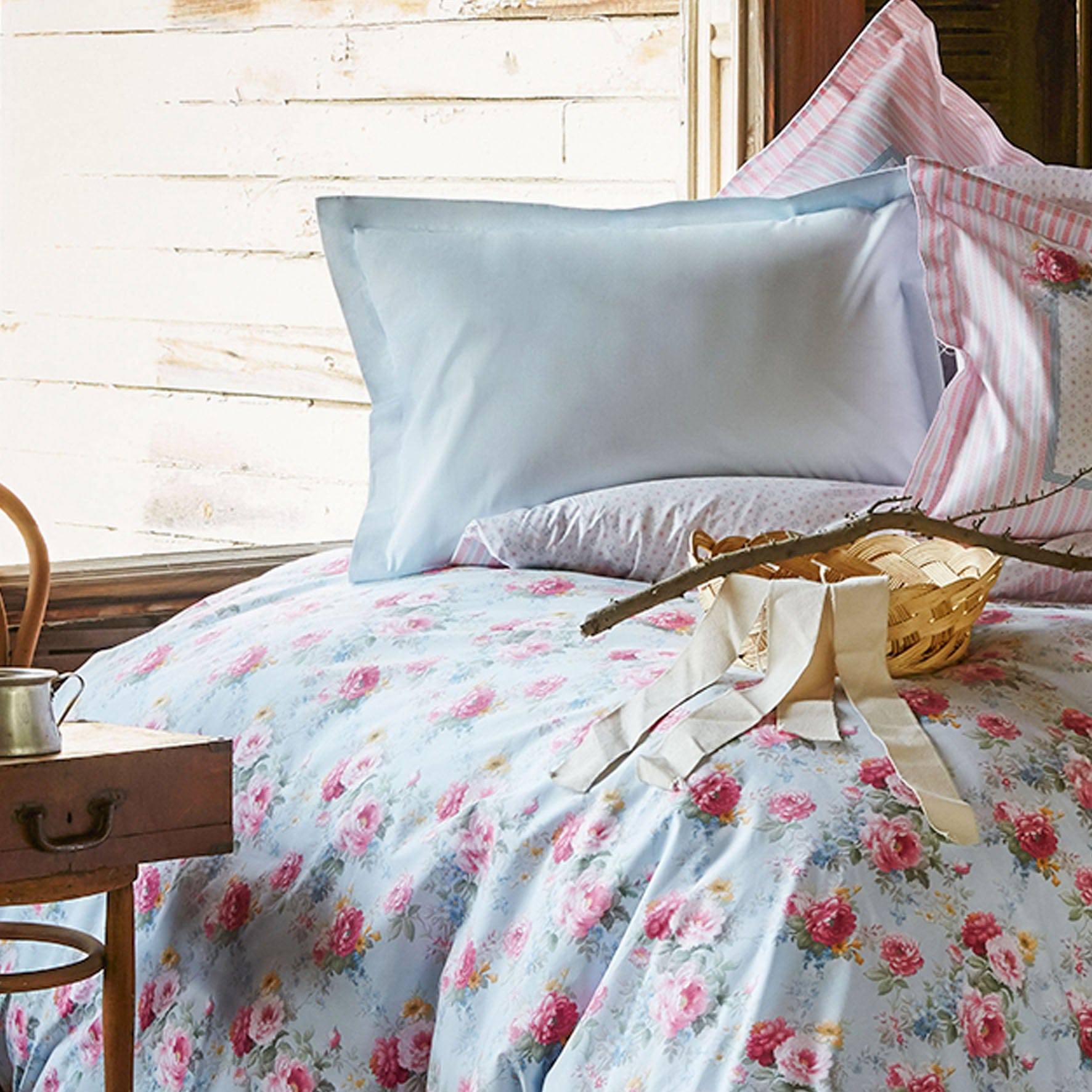 Quatre Royal Satin Gold 4 Piece Pique Blanket Duet Set [Haley Mavi Neveresim] 200.15.01.0091 -  Bedding - ebarza Furniture UAE | Shop Modern Furniture in Abu Dhabi & Dubai - مفروشات ايبازرا في الامارات | تسوق اثاث عصري وديكورات مميزة في دبي وابوظبي