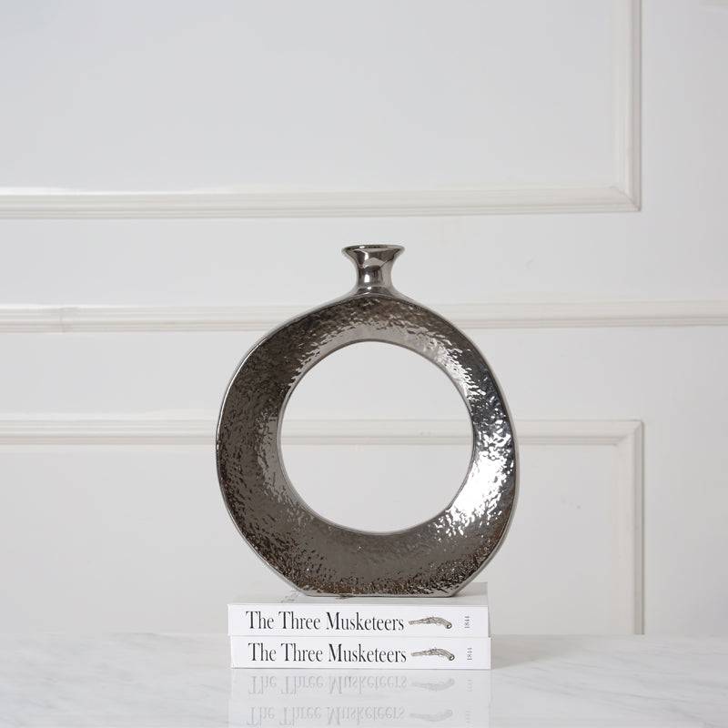 Silver Circle Vase-B Fa-D1960B -  Vases - ebarza Furniture UAE | Shop Modern Furniture in Abu Dhabi & Dubai - مفروشات ايبازرا في الامارات | تسوق اثاث عصري وديكورات مميزة في دبي وابوظبي