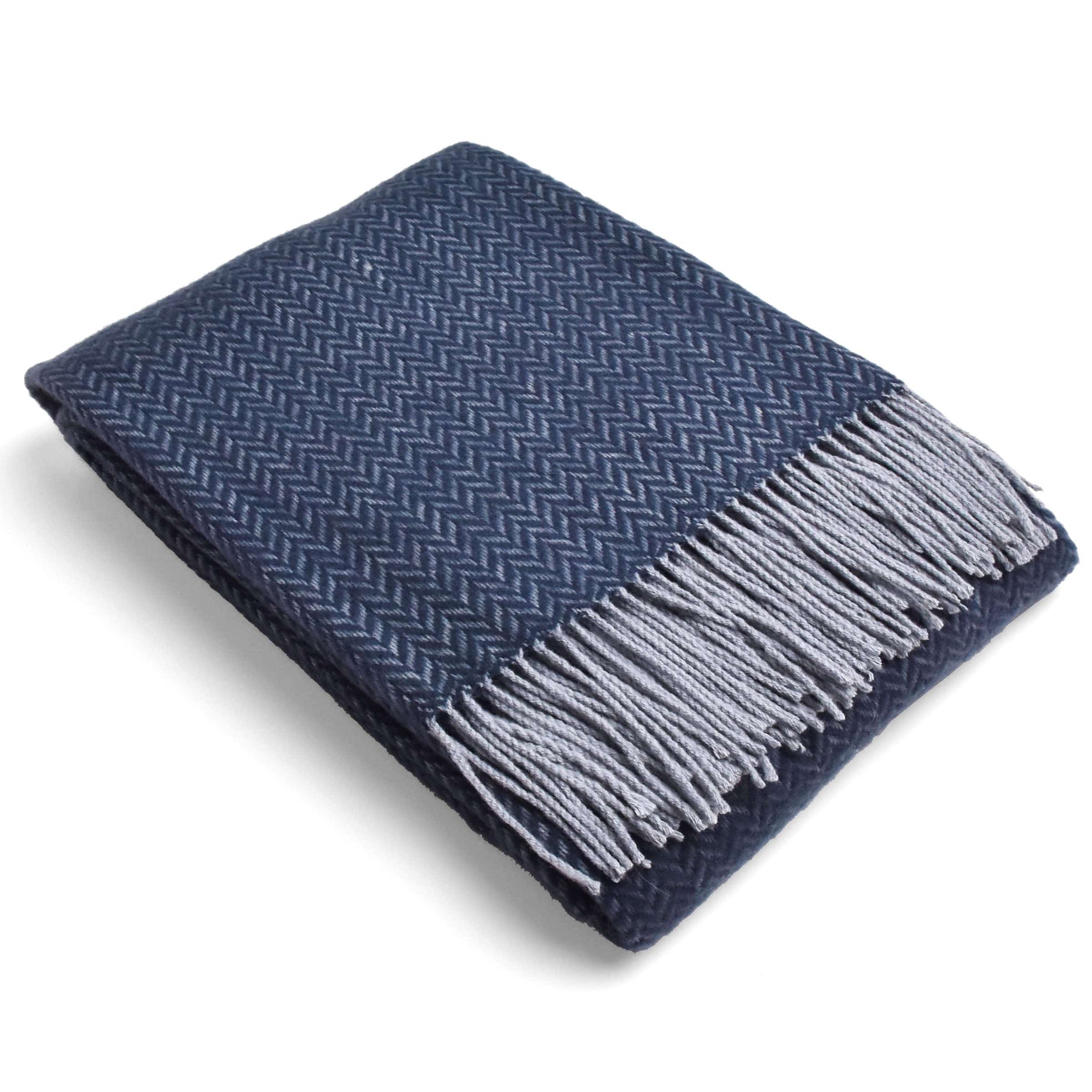 Skjc Venusian Two-Color Interwoven Blanket Etb-005 -  Blankets - ebarza Furniture UAE | Shop Modern Furniture in Abu Dhabi & Dubai - مفروشات ايبازرا في الامارات | تسوق اثاث عصري وديكورات مميزة في دبي وابوظبي