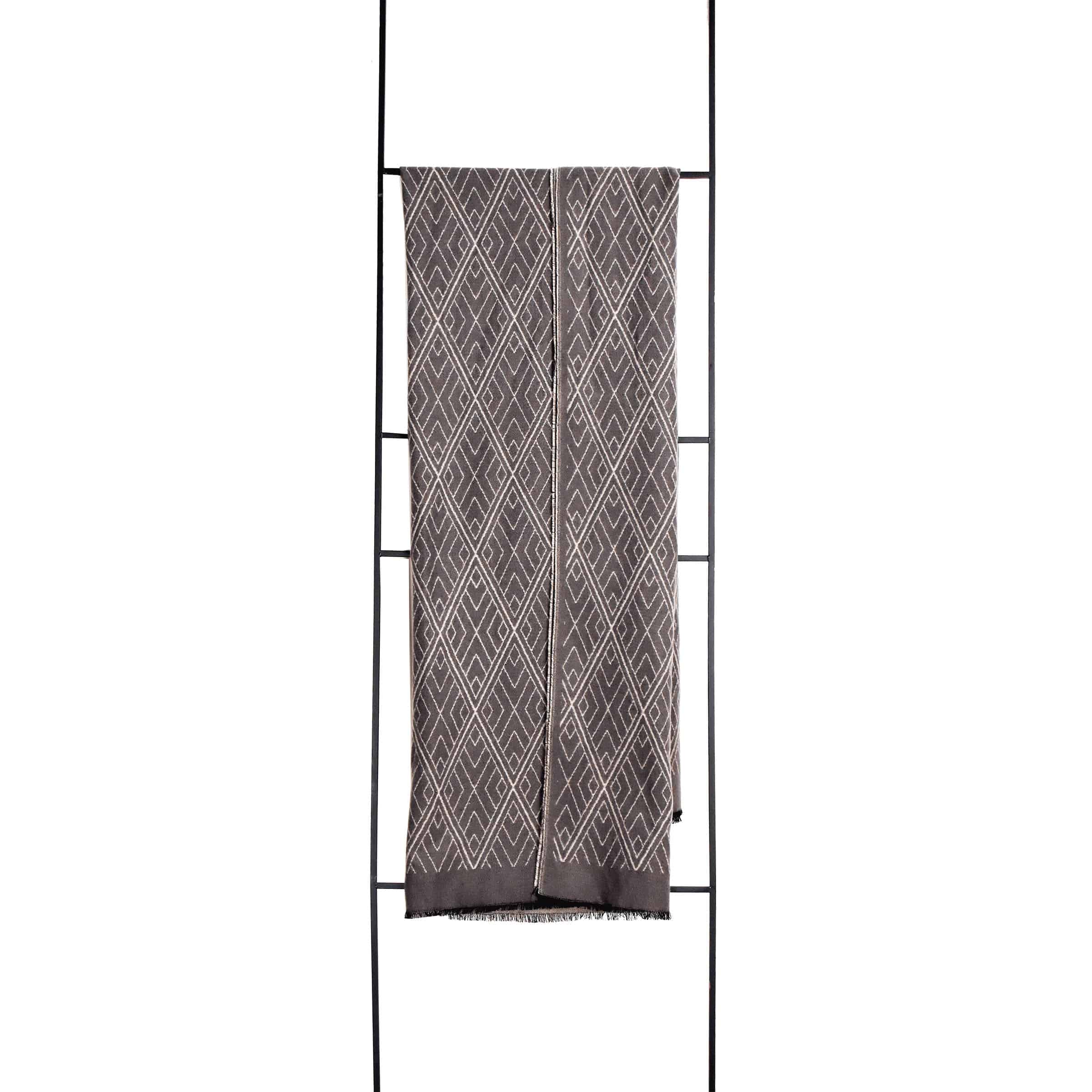 Skjf Vader Acrylic Jacquard Blanket Etb-003 -  Blankets - ebarza Furniture UAE | Shop Modern Furniture in Abu Dhabi & Dubai - مفروشات ايبازرا في الامارات | تسوق اثاث عصري وديكورات مميزة في دبي وابوظبي
