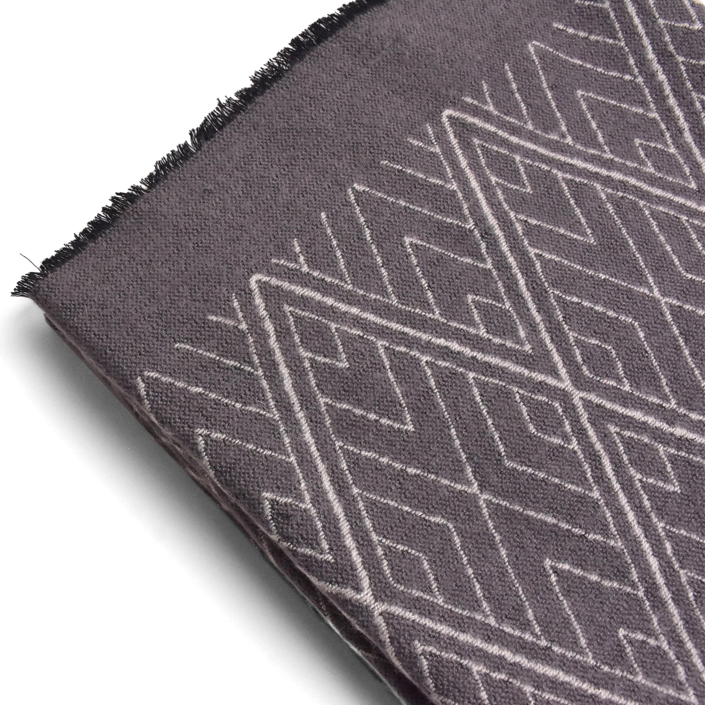 Skjf Vader Acrylic Jacquard Blanket Etb-003 -  Blankets - ebarza Furniture UAE | Shop Modern Furniture in Abu Dhabi & Dubai - مفروشات ايبازرا في الامارات | تسوق اثاث عصري وديكورات مميزة في دبي وابوظبي