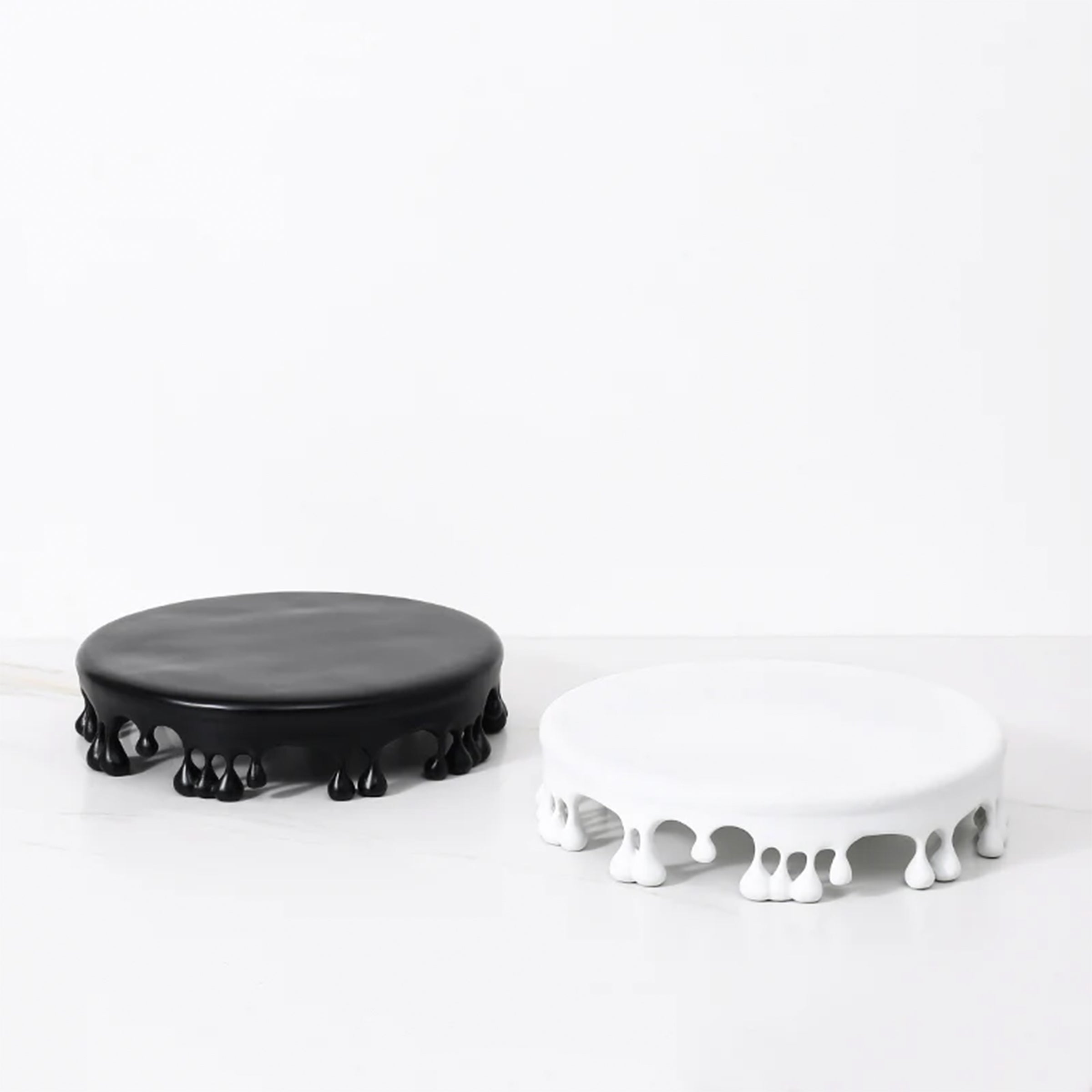 White Resin Pedestal Tray Fc-Sz2162B -  Trays - ebarza Furniture UAE | Shop Modern Furniture in Abu Dhabi & Dubai - مفروشات ايبازرا في الامارات | تسوق اثاث عصري وديكورات مميزة في دبي وابوظبي