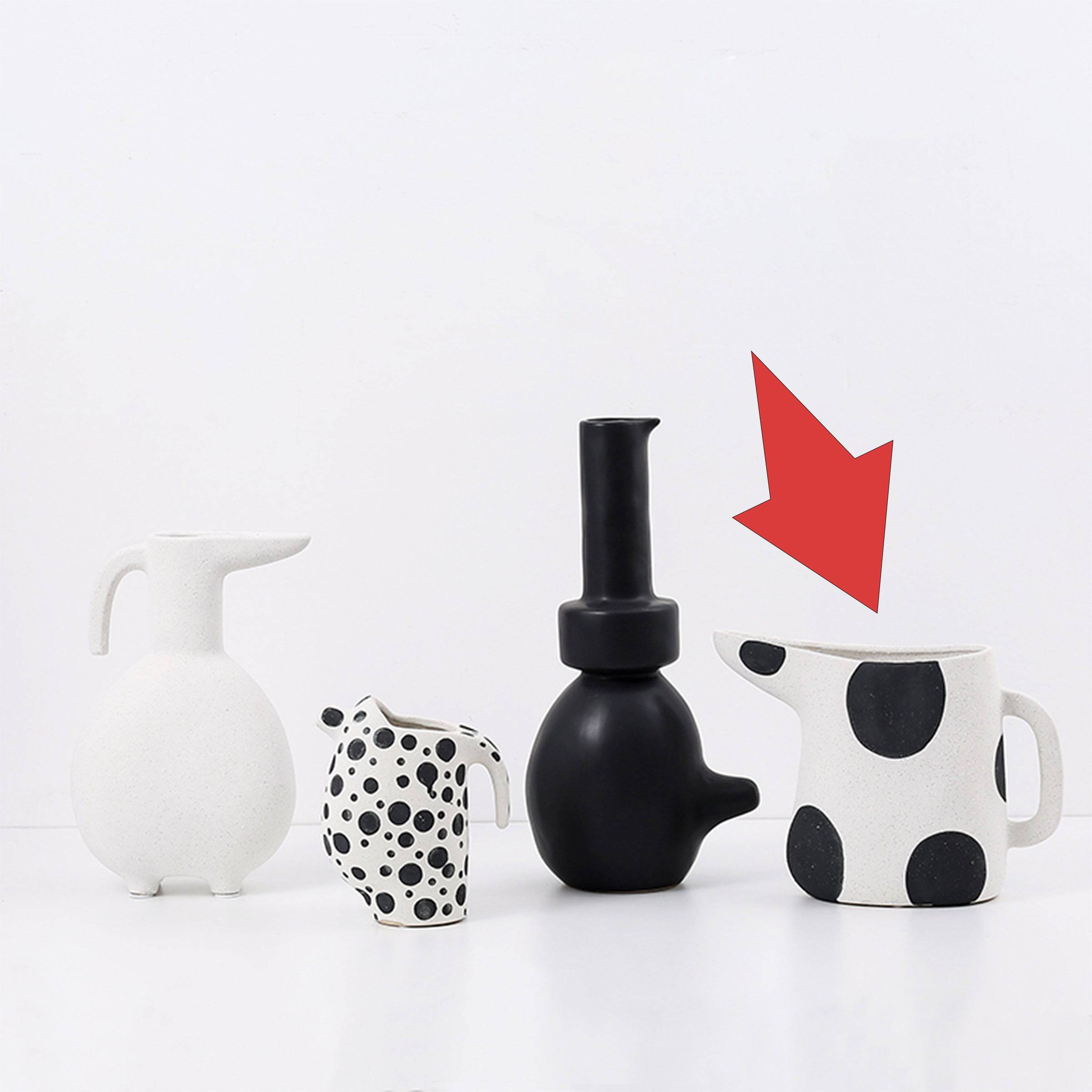 White Sand Geometric Vase- B Fa-D21091B -  Vases - ebarza Furniture UAE | Shop Modern Furniture in Abu Dhabi & Dubai - مفروشات ايبازرا في الامارات | تسوق اثاث عصري وديكورات مميزة في دبي وابوظبي