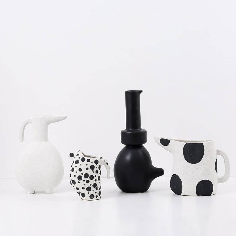 White Sand Geometric Vase- D Fa-D21091D -  Vases - ebarza Furniture UAE | Shop Modern Furniture in Abu Dhabi & Dubai - مفروشات ايبازرا في الامارات | تسوق اثاث عصري وديكورات مميزة في دبي وابوظبي