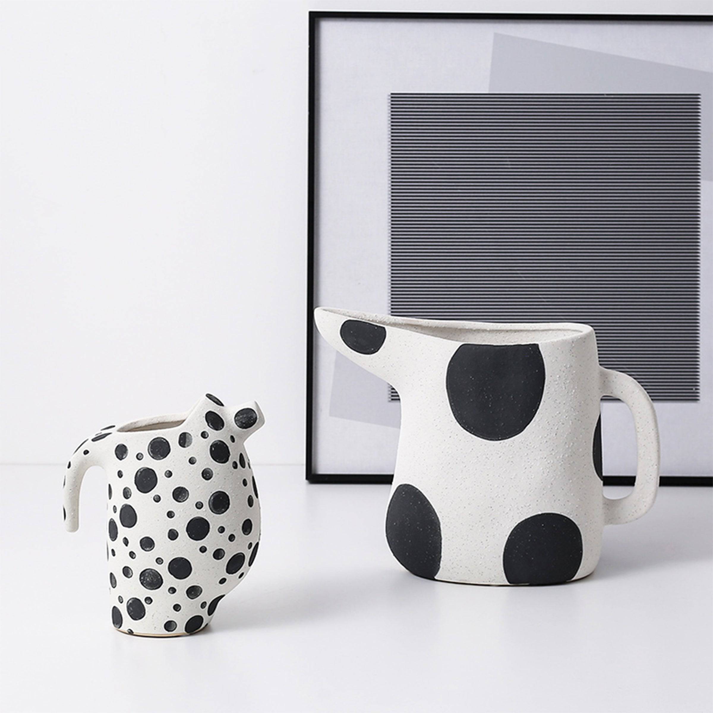 White Sand Geometric Vase- D Fa-D21091D -  Vases - ebarza Furniture UAE | Shop Modern Furniture in Abu Dhabi & Dubai - مفروشات ايبازرا في الامارات | تسوق اثاث عصري وديكورات مميزة في دبي وابوظبي
