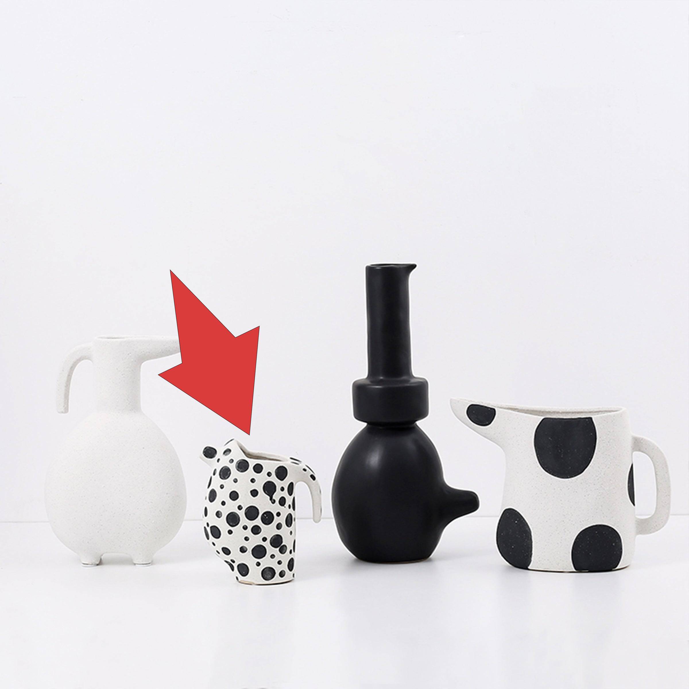 White Sand Geometric Vase- D Fa-D21091D -  Vases - ebarza Furniture UAE | Shop Modern Furniture in Abu Dhabi & Dubai - مفروشات ايبازرا في الامارات | تسوق اثاث عصري وديكورات مميزة في دبي وابوظبي