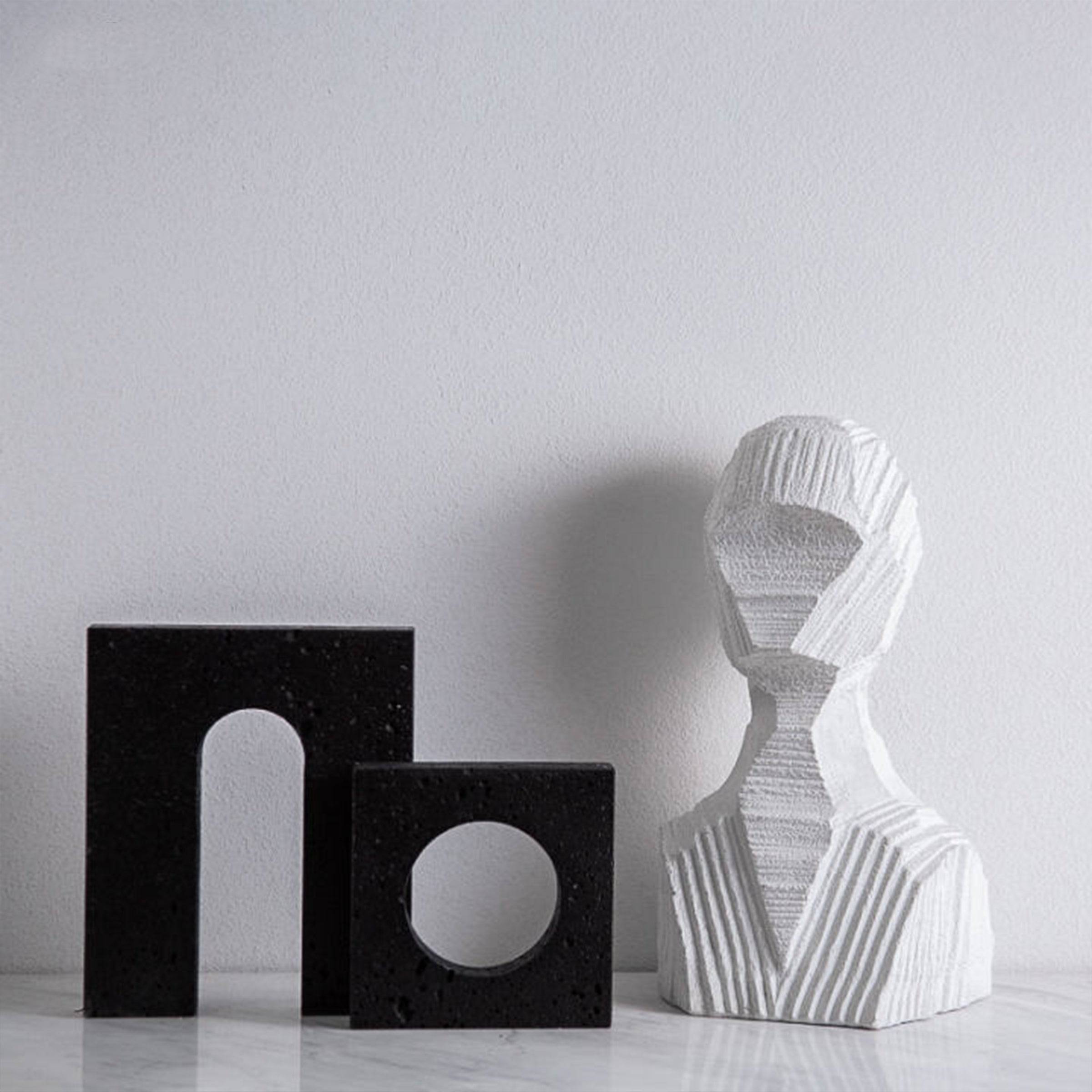 White Striped Figure Decoration Fc-Sz2024B -  Home Decor Figurines - ebarza Furniture UAE | Shop Modern Furniture in Abu Dhabi & Dubai - مفروشات ايبازرا في الامارات | تسوق اثاث عصري وديكورات مميزة في دبي وابوظبي