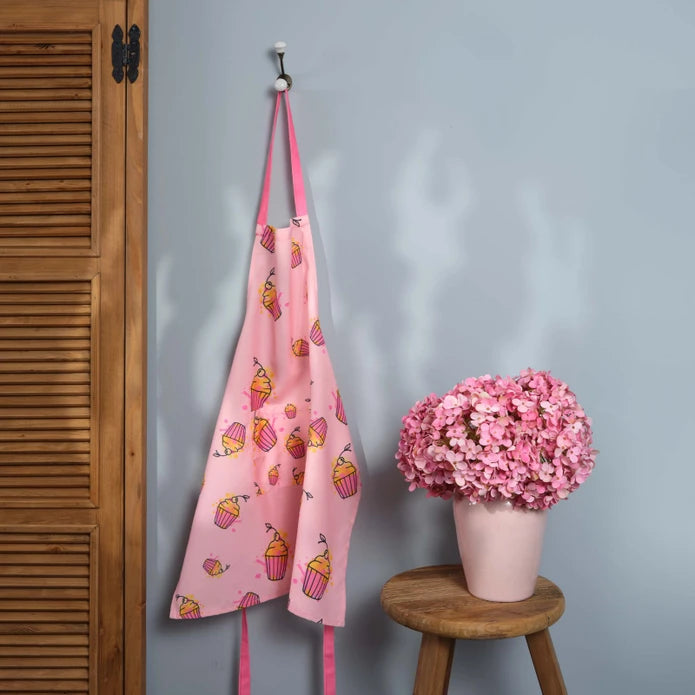 Karaca Sarah Anderson Cupcake Pink Master Kitchen Apron 160.02.01.0725 -  Kitchen Appliances - ebarza Furniture UAE | Shop Modern Furniture in Abu Dhabi & Dubai - مفروشات ايبازرا في الامارات | تسوق اثاث عصري وديكورات مميزة في دبي وابوظبي