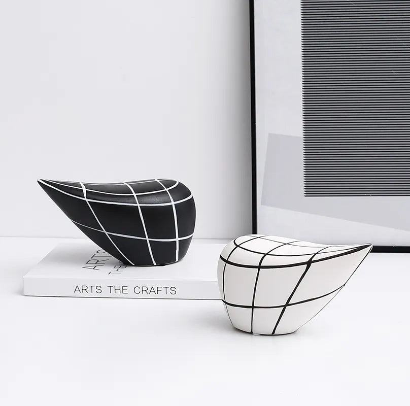 Black Line Geometry Ornament-B Fa-D21098B -  Home Decor Figurines - ebarza Furniture UAE | Shop Modern Furniture in Abu Dhabi & Dubai - مفروشات ايبازرا في الامارات | تسوق اثاث عصري وديكورات مميزة في دبي وابوظبي