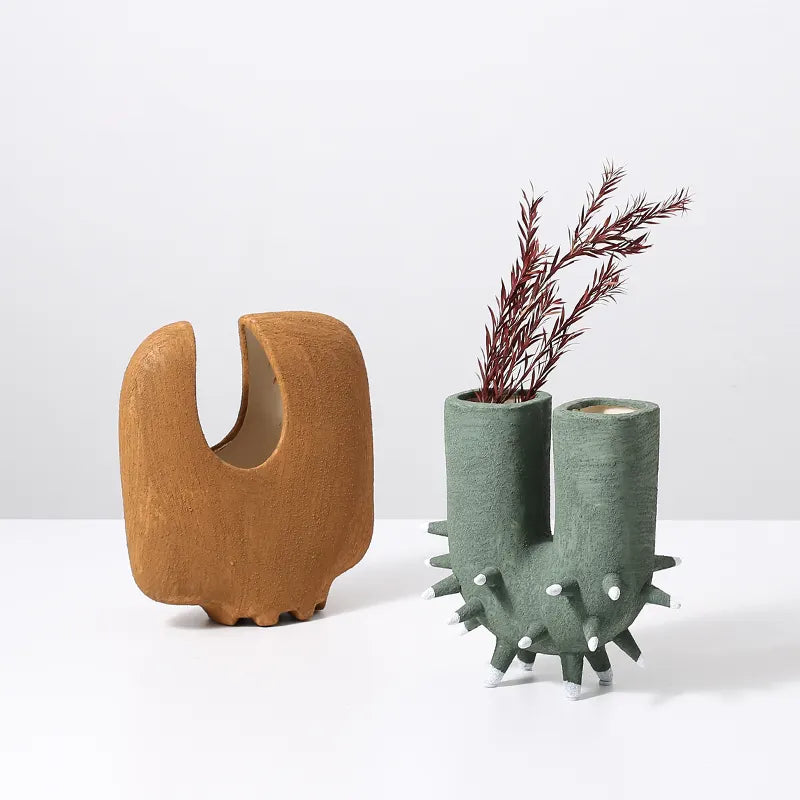 Green Ceramic Curve Vase With Spikes Fd-D22068B -  Vases - ebarza Furniture UAE | Shop Modern Furniture in Abu Dhabi & Dubai - مفروشات ايبازرا في الامارات | تسوق اثاث عصري وديكورات مميزة في دبي وابوظبي
