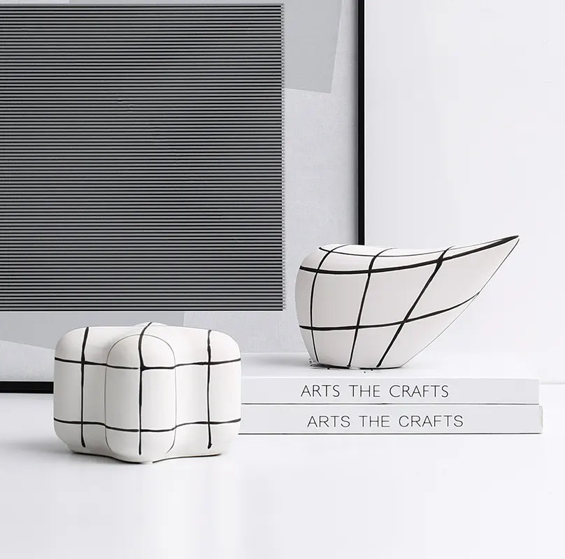 White Line Square Ornament-B Fa-D21097B -  Home Decor Figurines - ebarza Furniture UAE | Shop Modern Furniture in Abu Dhabi & Dubai - مفروشات ايبازرا في الامارات | تسوق اثاث عصري وديكورات مميزة في دبي وابوظبي