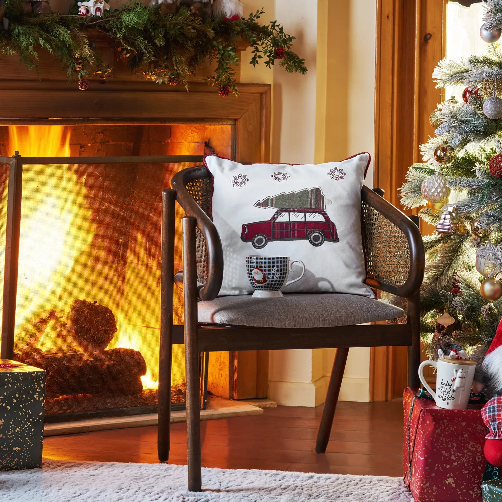 Karaca Home Woodland White Trolley Cozy Pillow 45X45 Cm 200.19.01.1023 -  Cushions - ebarza Furniture UAE | Shop Modern Furniture in Abu Dhabi & Dubai - مفروشات ايبازرا في الامارات | تسوق اثاث عصري وديكورات مميزة في دبي وابوظبي