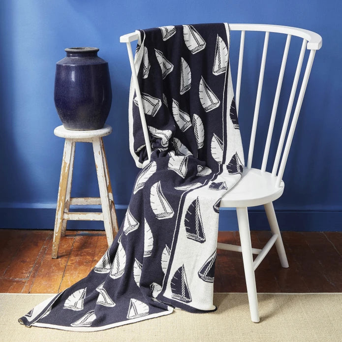 Karaca Nautica Home Oliana Navy Blue Knitwear Throw 130X170Cm 180.01.01.0376 -  Blankets - ebarza Furniture UAE | Shop Modern Furniture in Abu Dhabi & Dubai - مفروشات ايبازرا في الامارات | تسوق اثاث عصري وديكورات مميزة في دبي وابوظبي