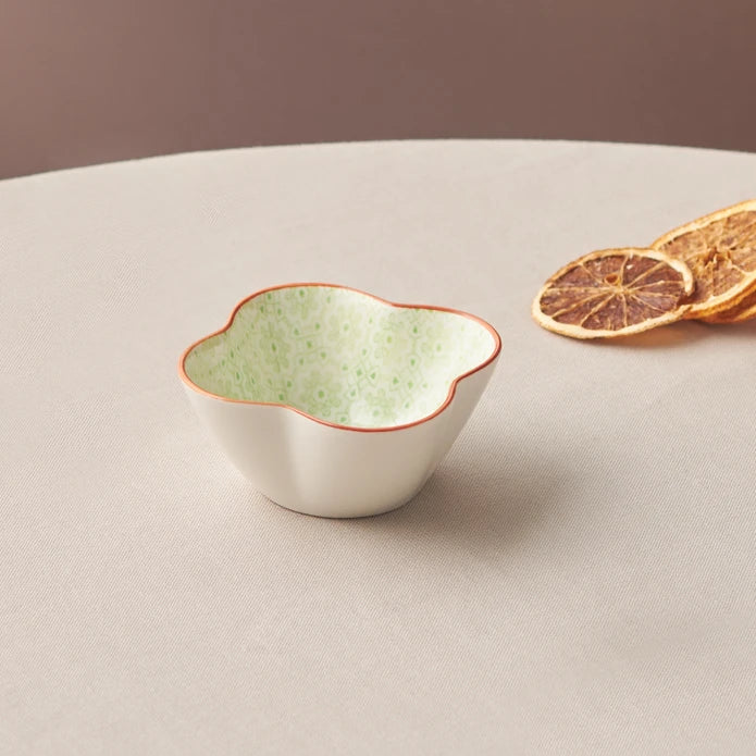 Karaca Floral Green Clover Snack Plate 10 cm 153.03.08.2979 -  Bowls - ebarza Furniture UAE | Shop Modern Furniture in Abu Dhabi & Dubai - مفروشات ايبازرا في الامارات | تسوق اثاث عصري وديكورات مميزة في دبي وابوظبي