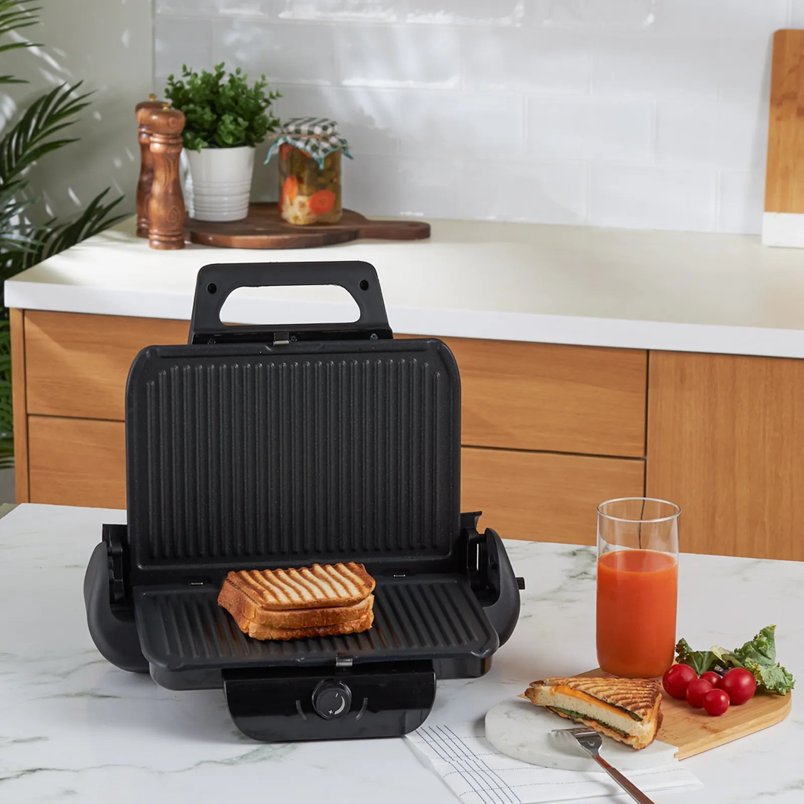 Karaca Future Plus Bio Diamond Antibacterial Black Grill And Toaster 153.03.06.6201 -  Kitchen Appliances - ebarza Furniture UAE | Shop Modern Furniture in Abu Dhabi & Dubai - مفروشات ايبازرا في الامارات | تسوق اثاث عصري وديكورات مميزة في دبي وابوظبي