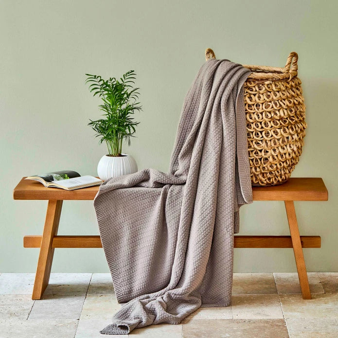 Karaca Home Back To Basic Mink Single Knitted Blanket 200.18.01.0116 -  Blankets - ebarza Furniture UAE | Shop Modern Furniture in Abu Dhabi & Dubai - مفروشات ايبازرا في الامارات | تسوق اثاث عصري وديكورات مميزة في دبي وابوظبي