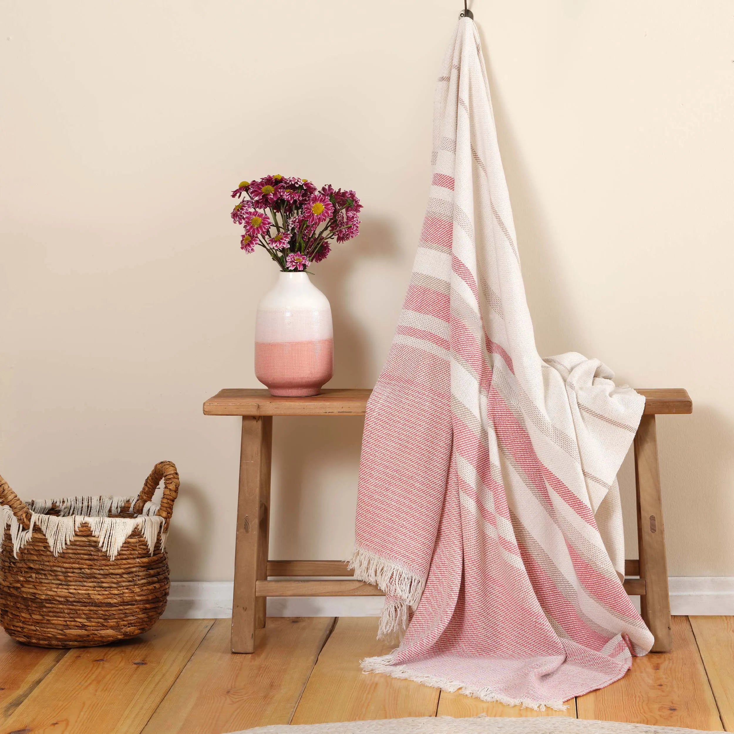 Karaca Home Red Jammy Tv Blanket 200.20.01.0527 -  Blankets - ebarza Furniture UAE | Shop Modern Furniture in Abu Dhabi & Dubai - مفروشات ايبازرا في الامارات | تسوق اثاث عصري وديكورات مميزة في دبي وابوظبي