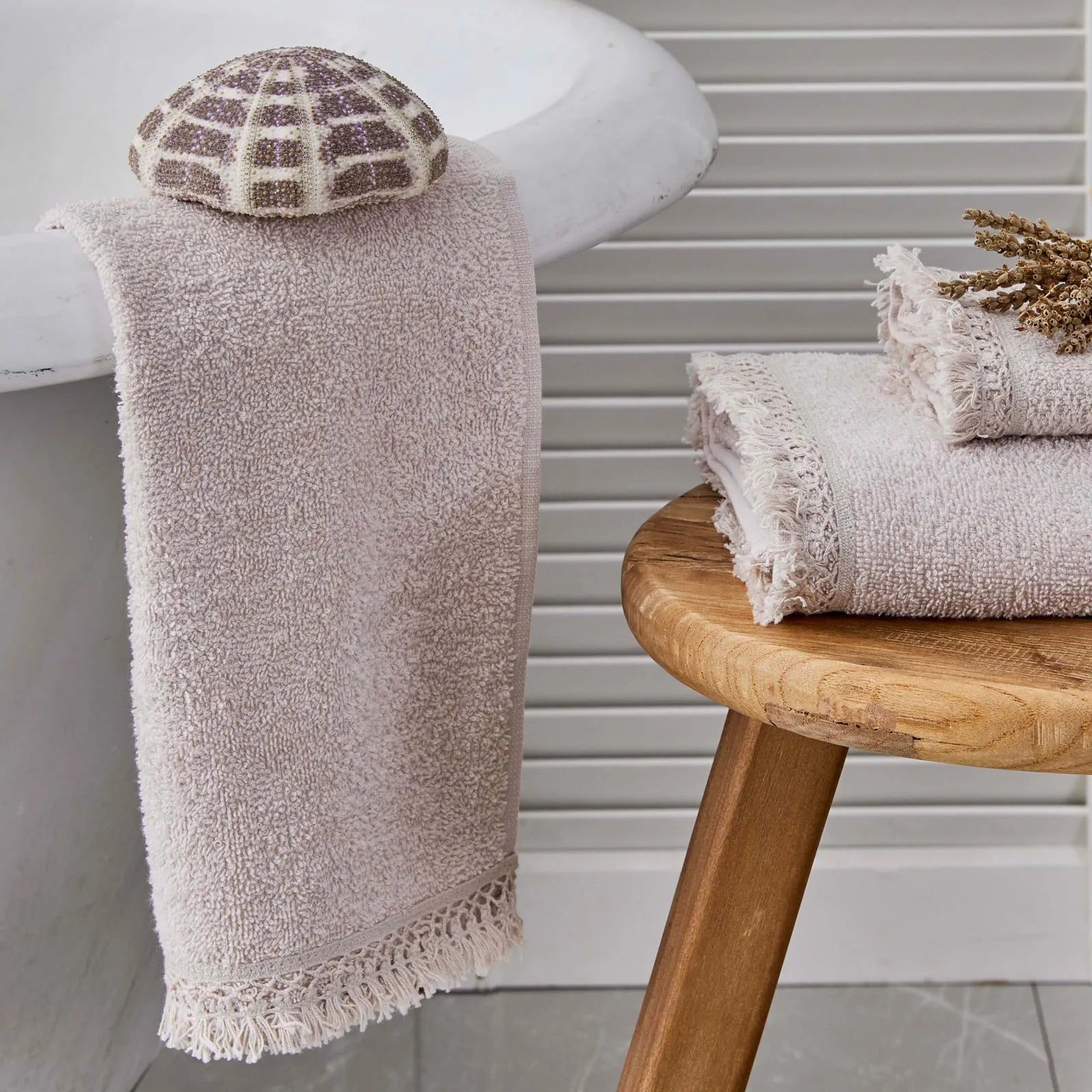 Karaca Sarah Anderson Dania Beige 3-Piece Towel Set 160.02.01.0529 -  Towels - ebarza Furniture UAE | Shop Modern Furniture in Abu Dhabi & Dubai - مفروشات ايبازرا في الامارات | تسوق اثاث عصري وديكورات مميزة في دبي وابوظبي